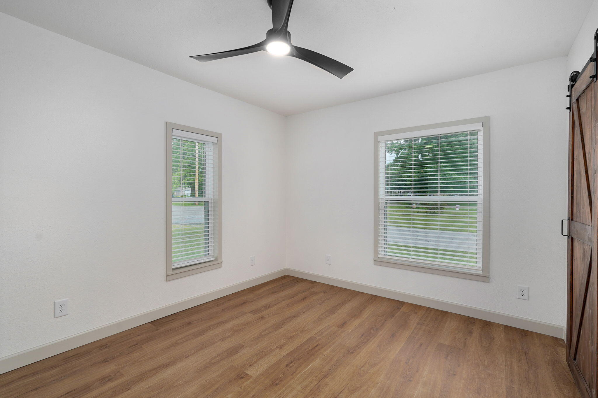 933 South Rinker Avenue Property Photo 12