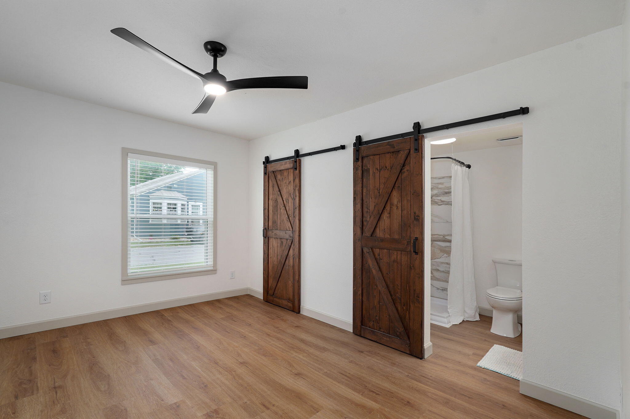 933 South Rinker Avenue Property Photo 13