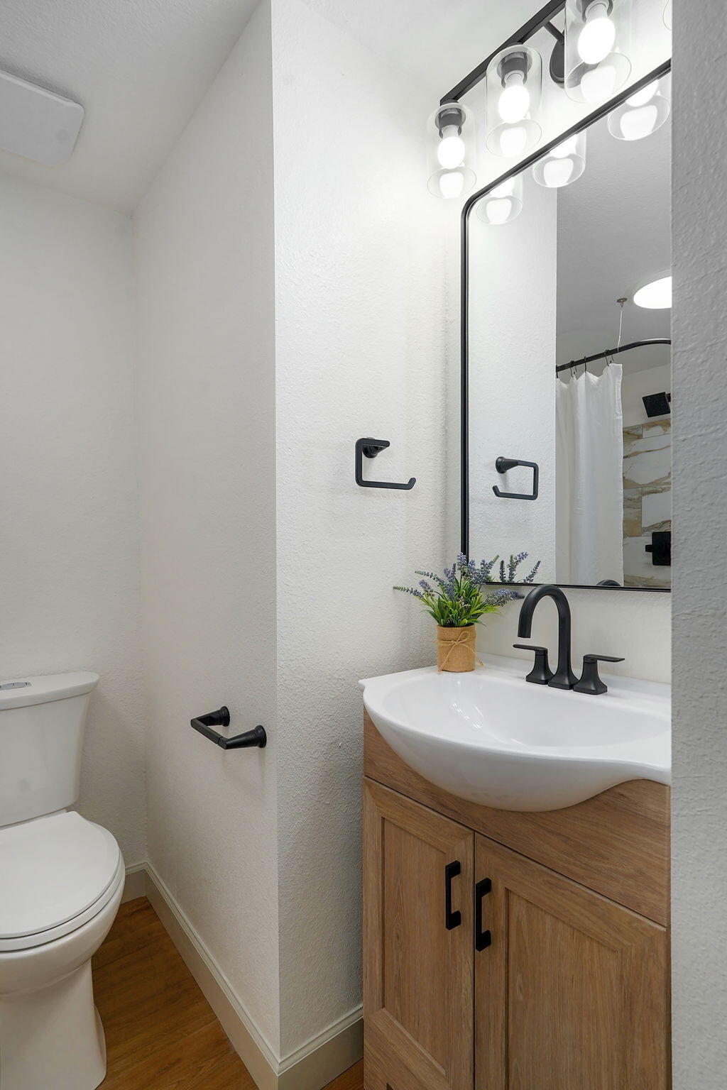 933 South Rinker Avenue Property Photo 15
