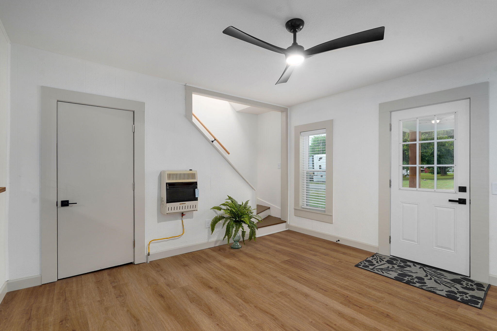 933 South Rinker Avenue Property Photo 16
