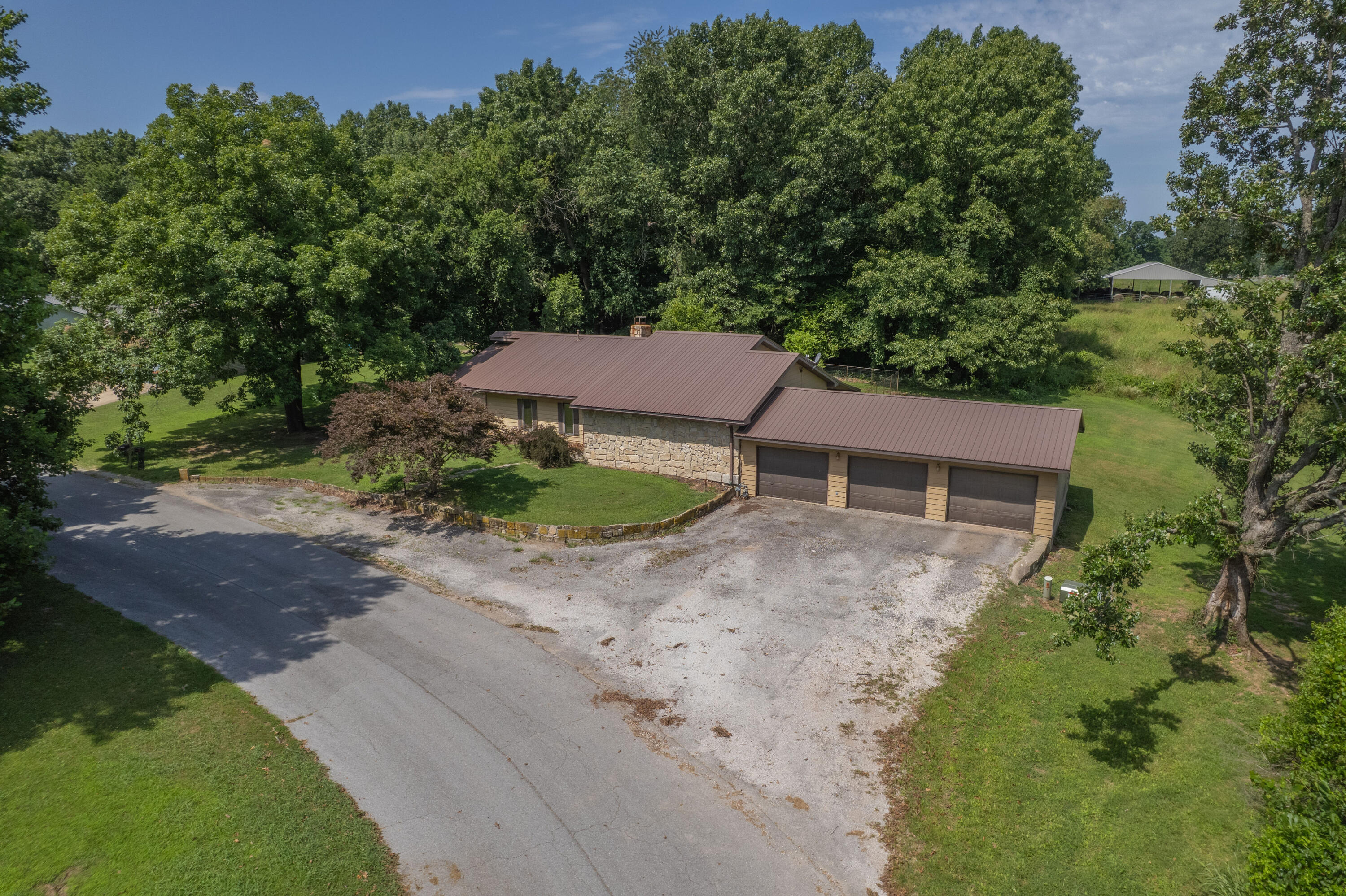 1116 Forest Circle Drive Property Photo 3