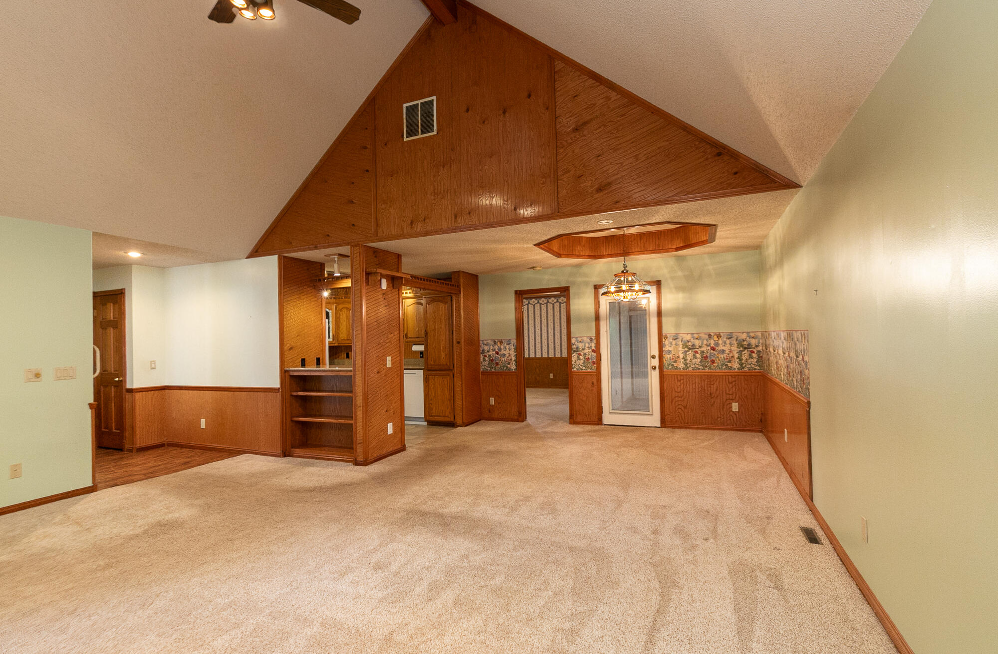 1332 West Mcgee Street Property Photo 8