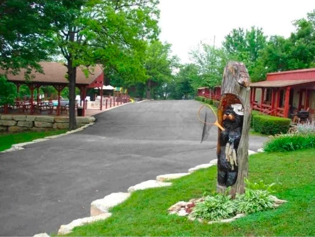 33 Lakeshore Drive Property Photo 2