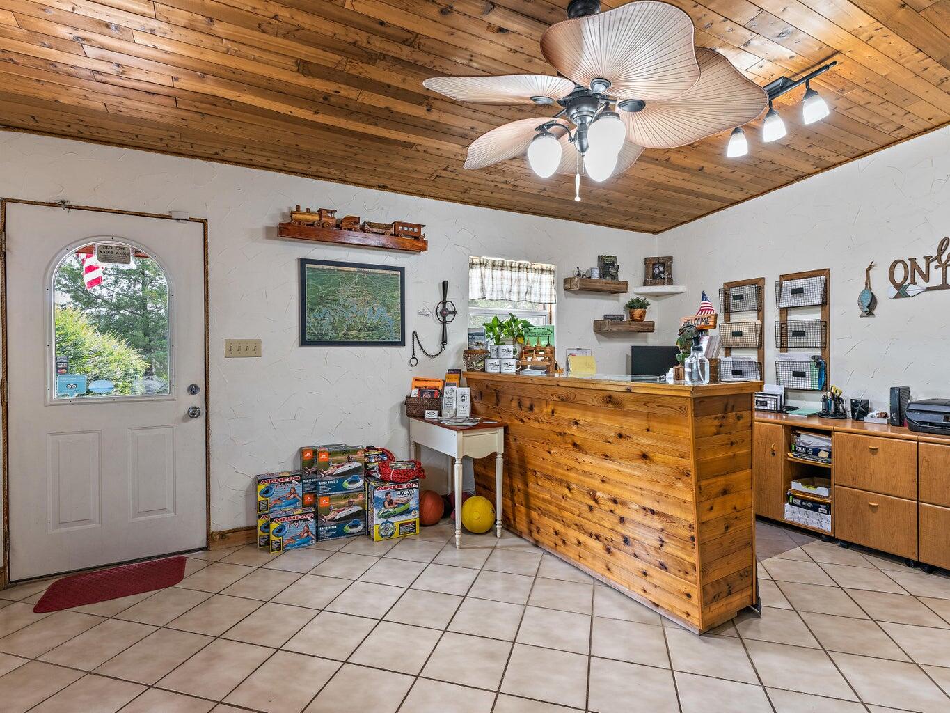 33 Lakeshore Drive Property Photo 3