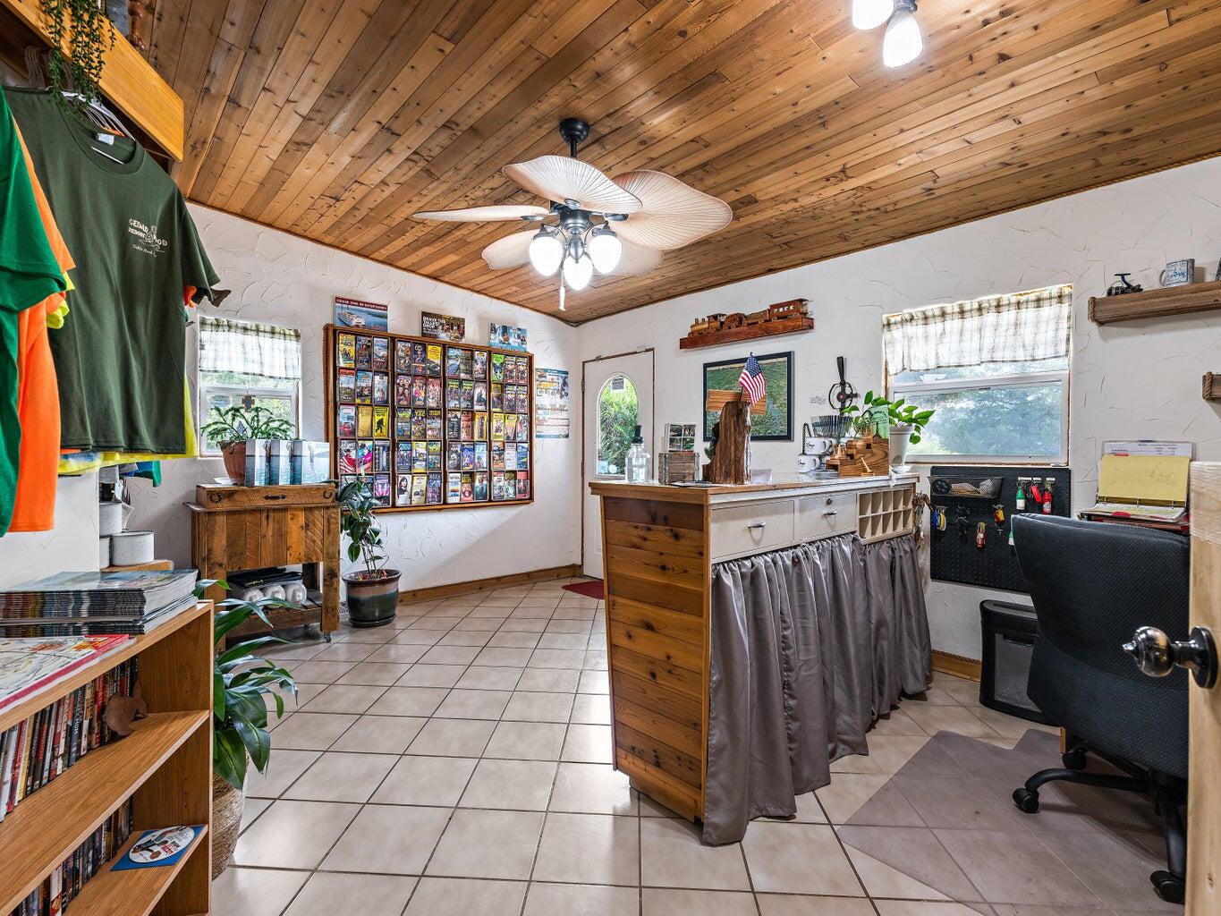 33 Lakeshore Drive Property Photo 4