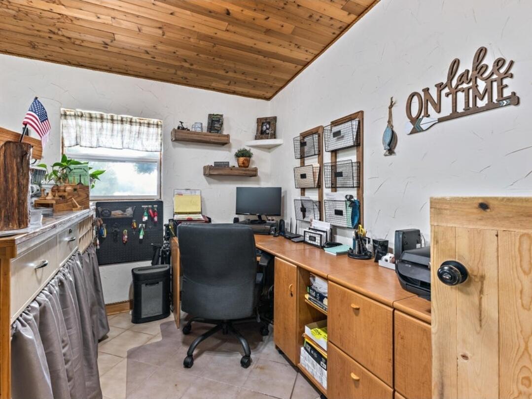 33 Lakeshore Drive Property Photo 6