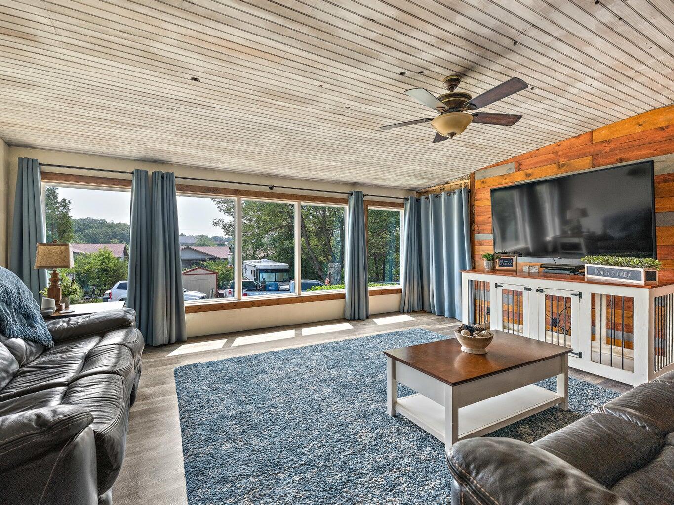 33 Lakeshore Drive Property Photo 9