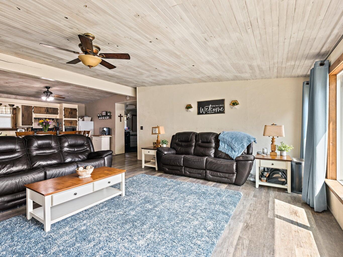33 Lakeshore Drive Property Photo 10
