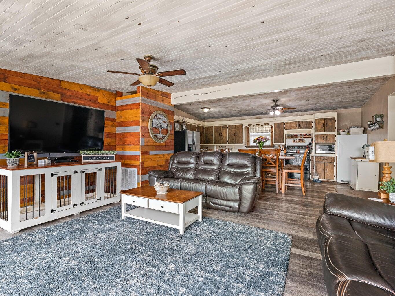 33 Lakeshore Drive Property Photo 11