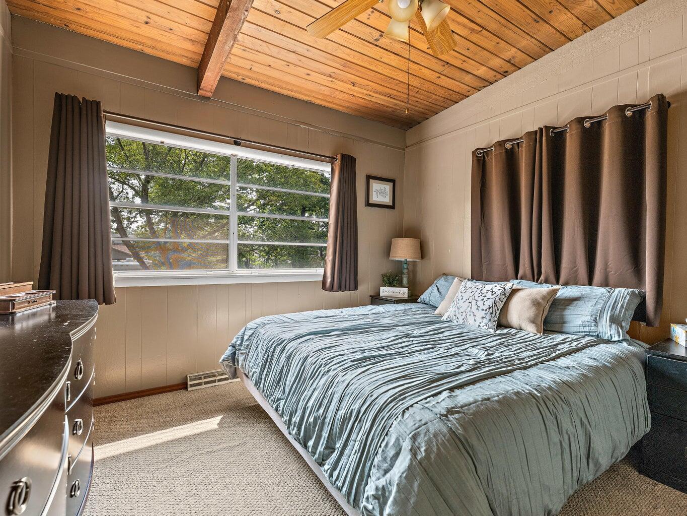 33 Lakeshore Drive Property Photo 17