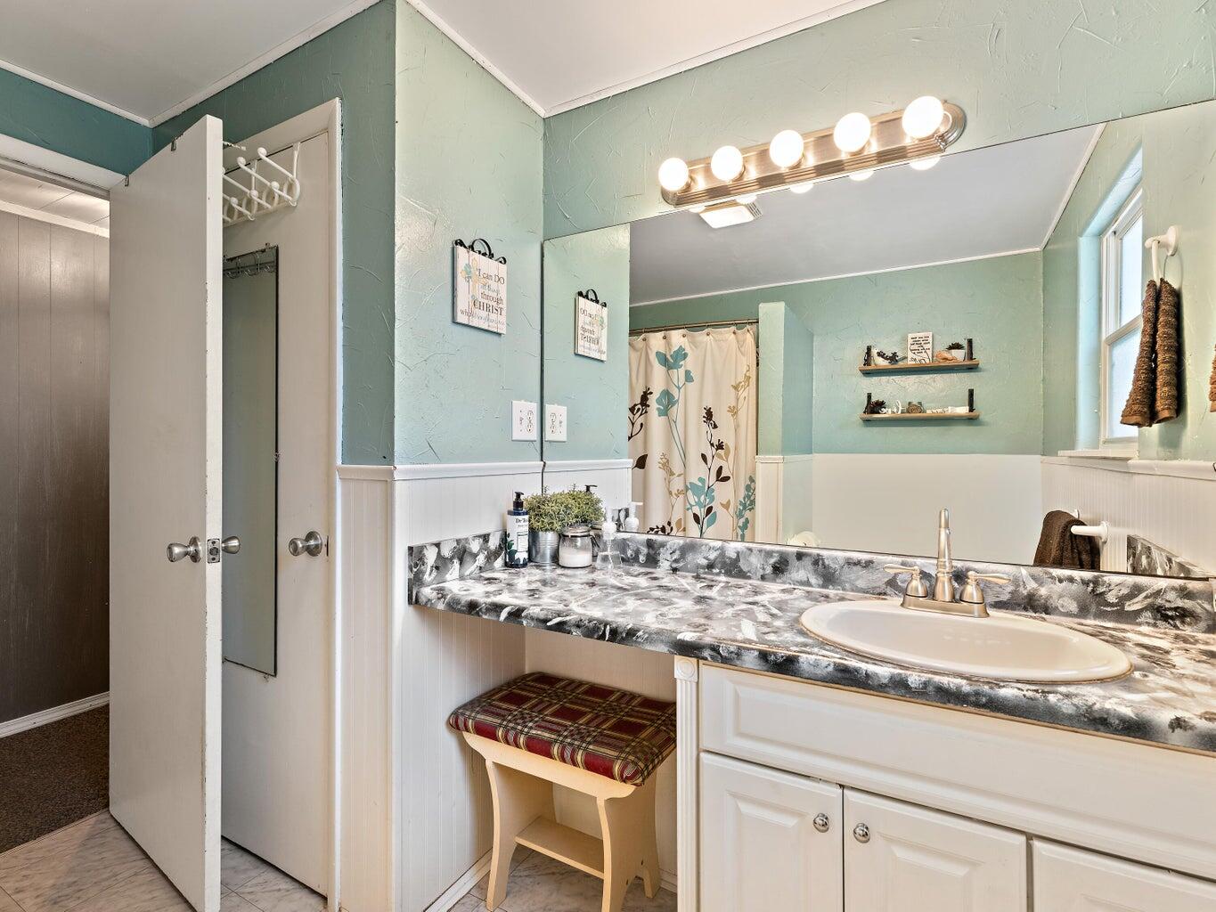 33 Lakeshore Drive Property Photo 18