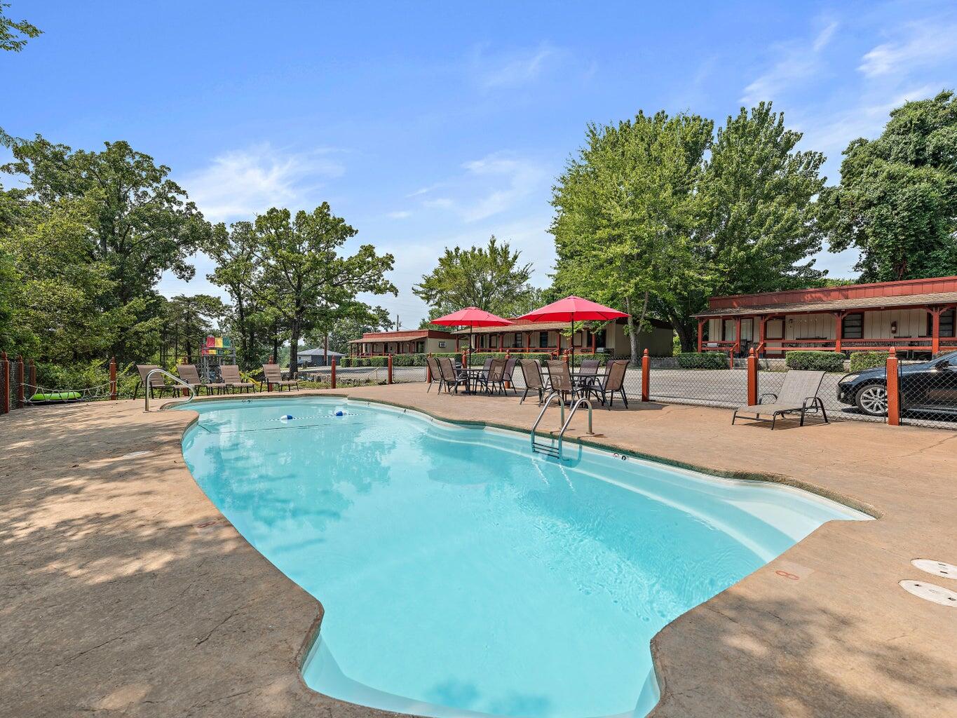 33 Lakeshore Drive Property Photo 23