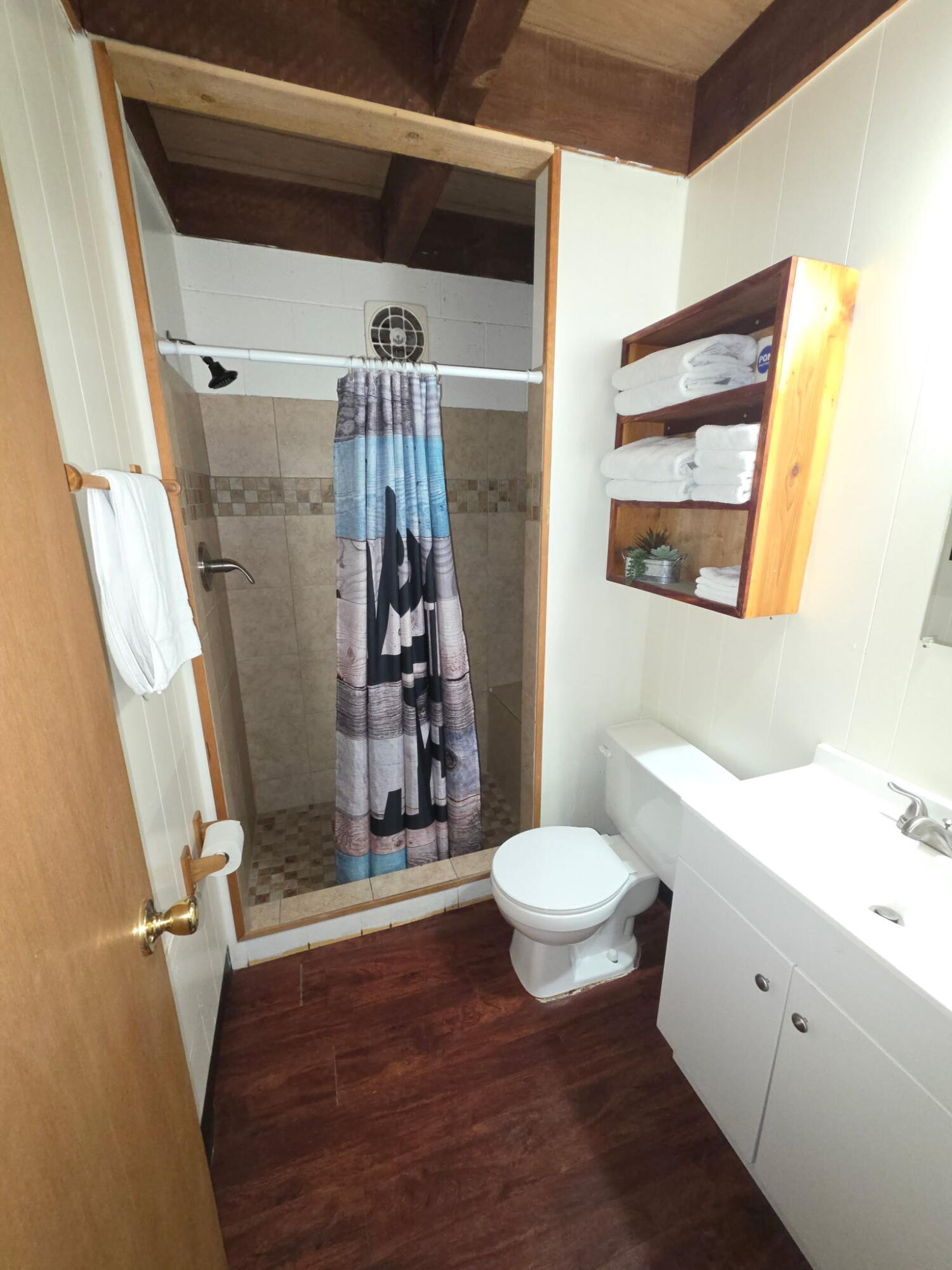 33 Lakeshore Drive Property Photo 27