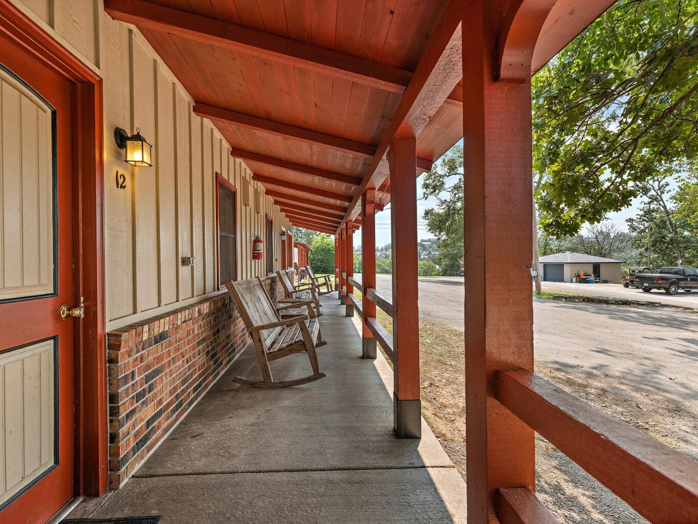 33 Lakeshore Drive Property Photo 28