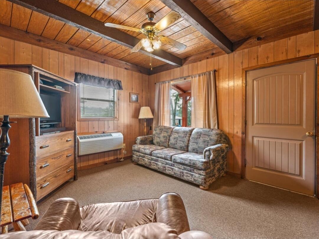 33 Lakeshore Drive Property Photo 36
