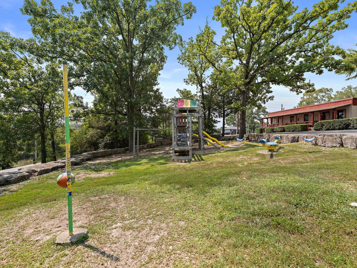 33 Lakeshore Drive Property Photo 44