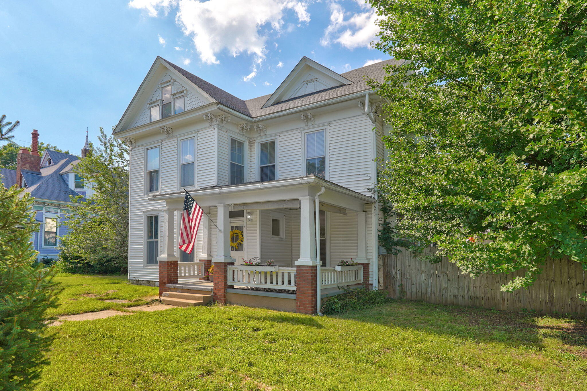 925 West Walnut Street Property Photo 2