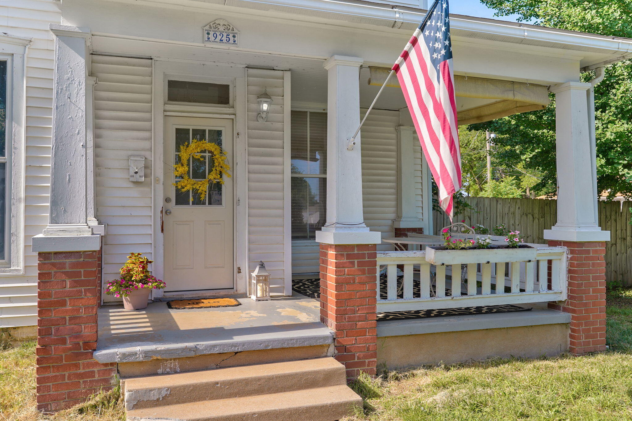 925 West Walnut Street Property Photo 4