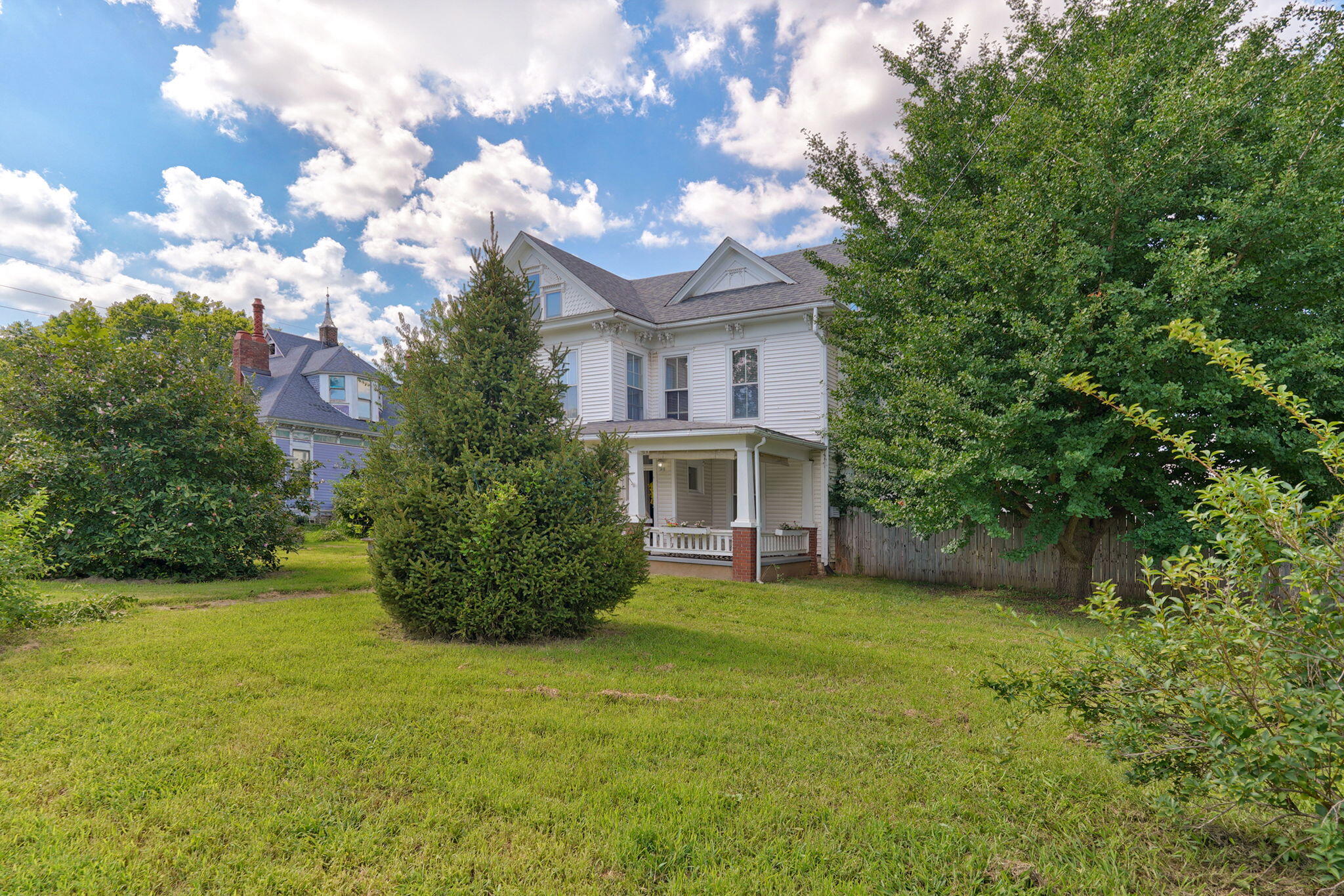 925 West Walnut Street Property Photo 6