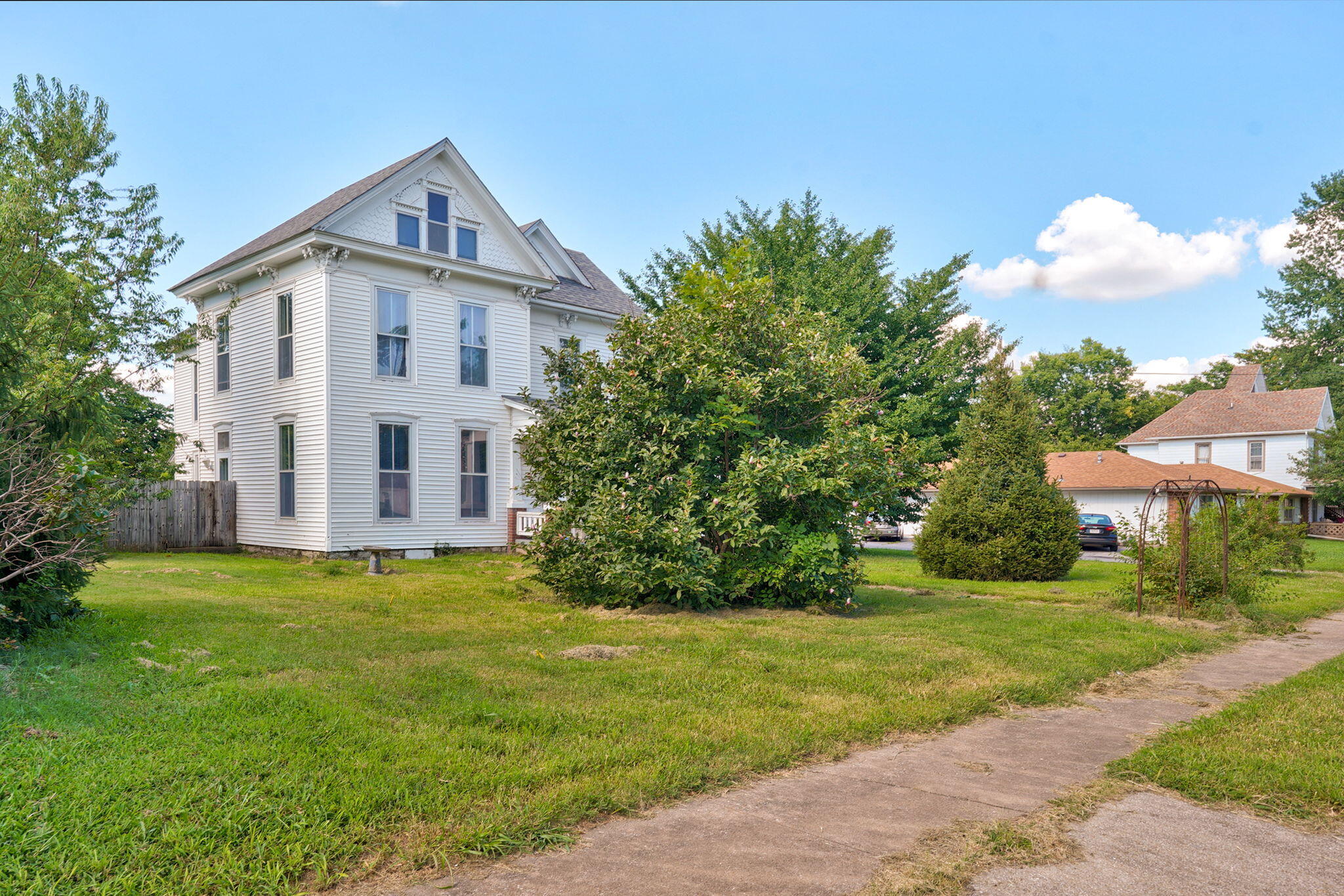 925 West Walnut Street Property Photo 7
