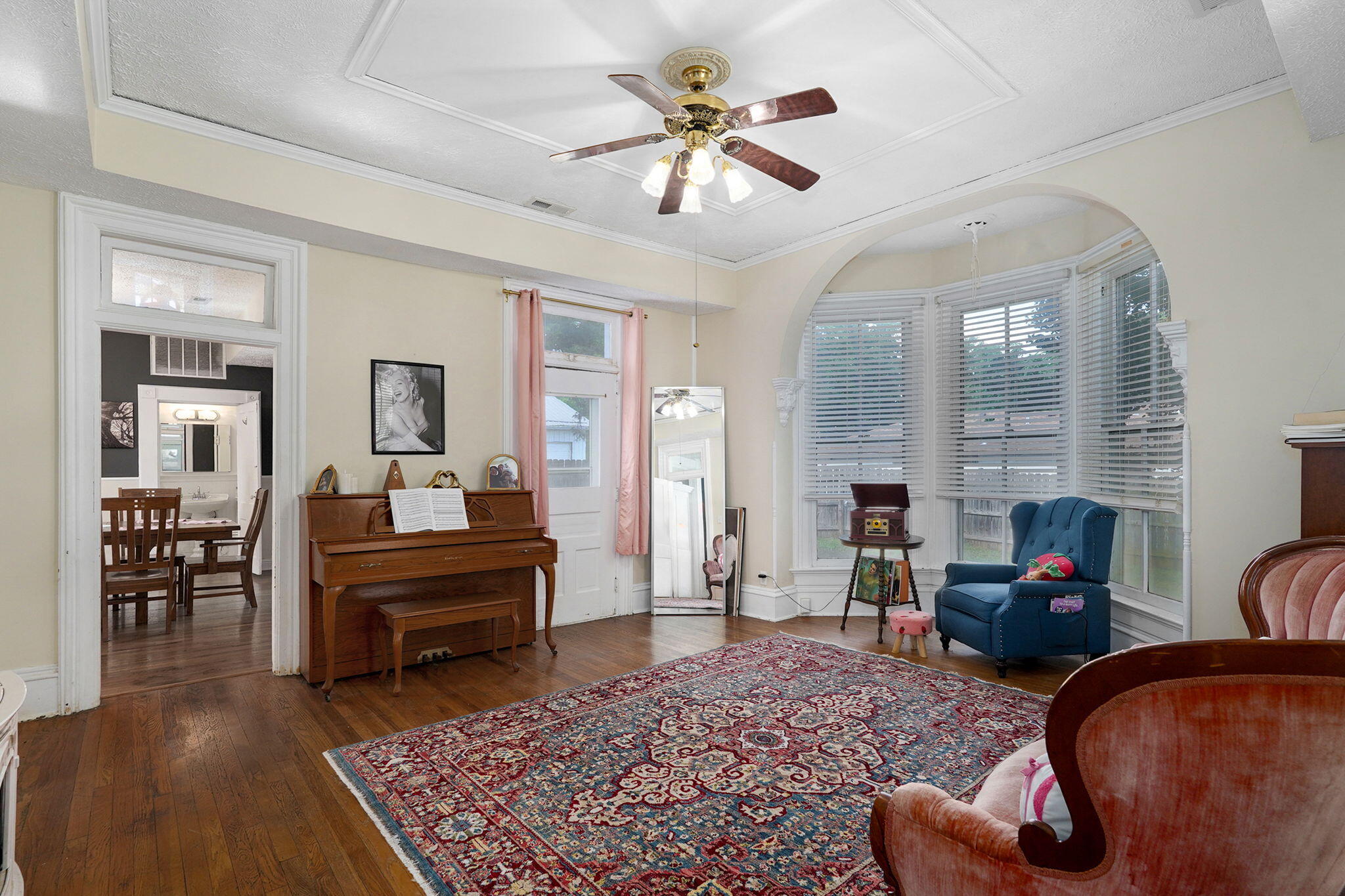 925 West Walnut Street Property Photo 8