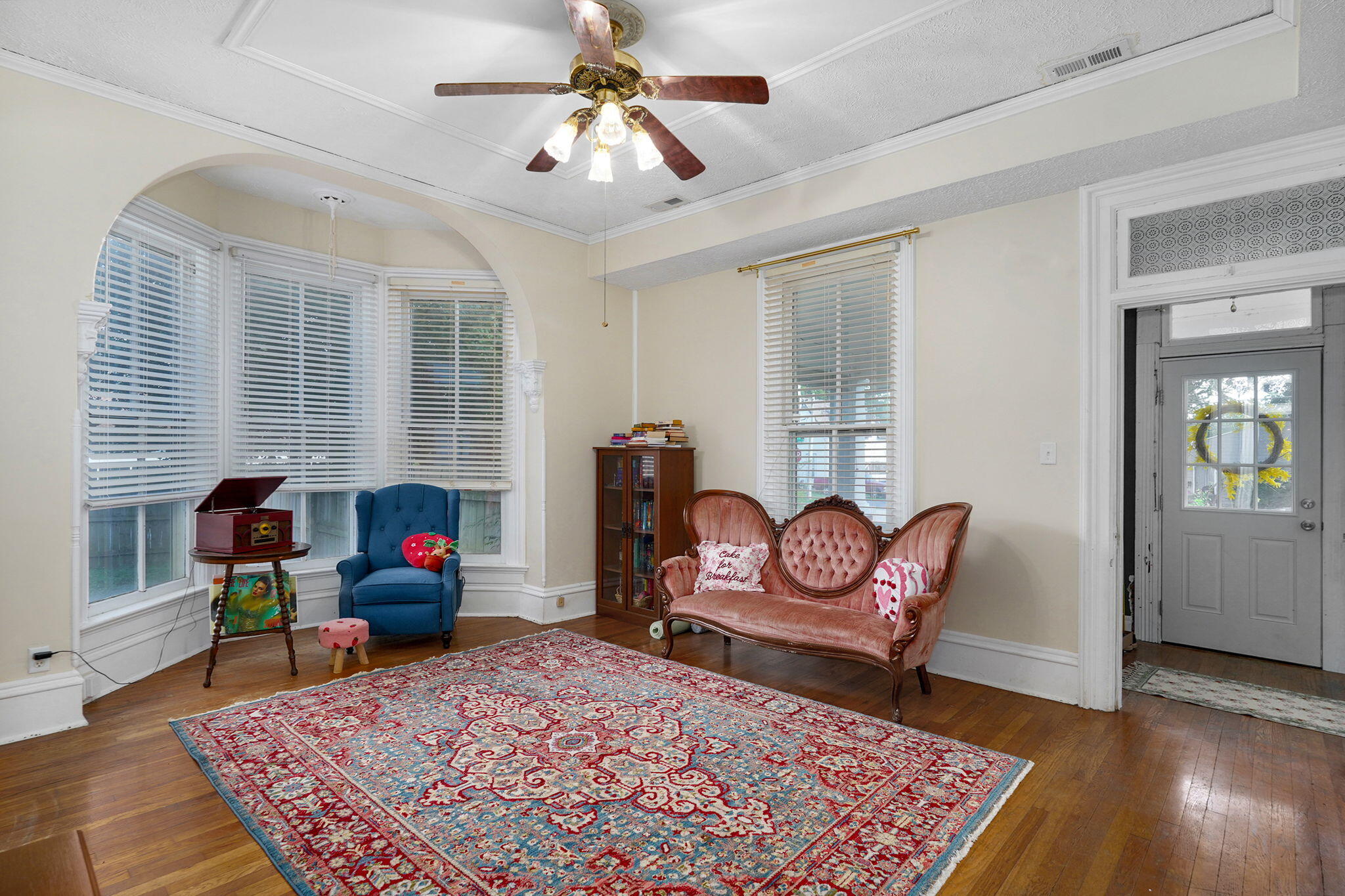 925 West Walnut Street Property Photo 9