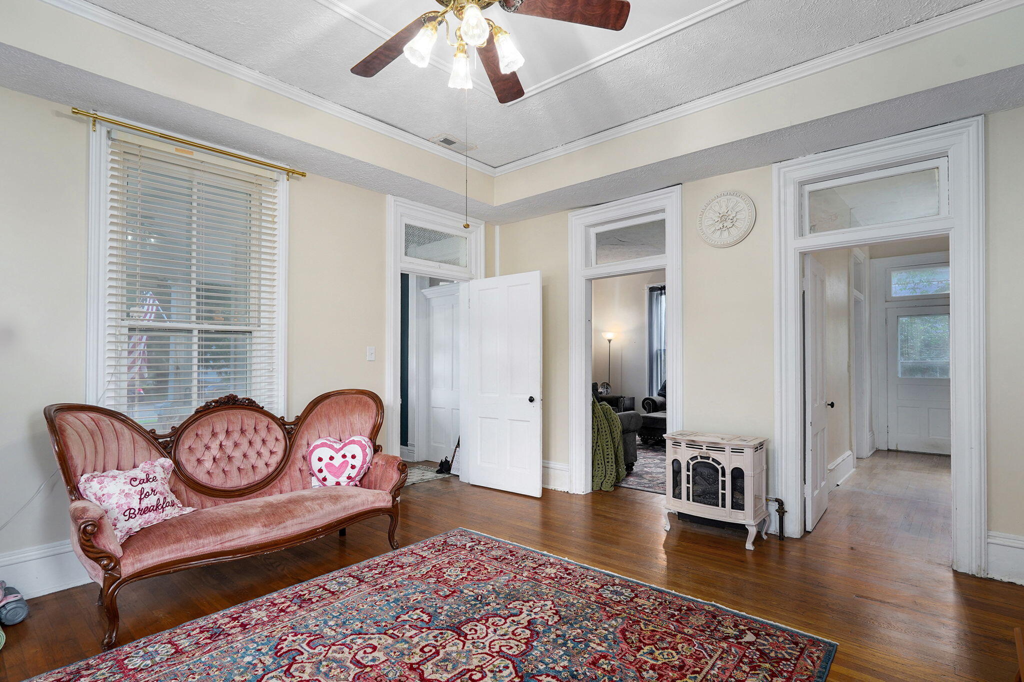 925 West Walnut Street Property Photo 10