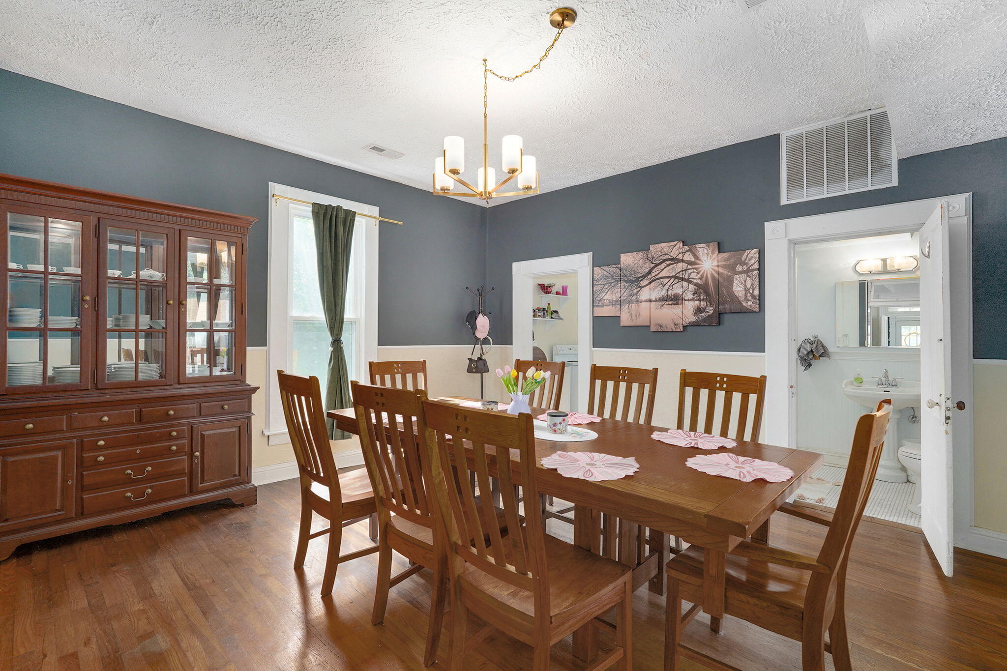 925 West Walnut Street Property Photo 14