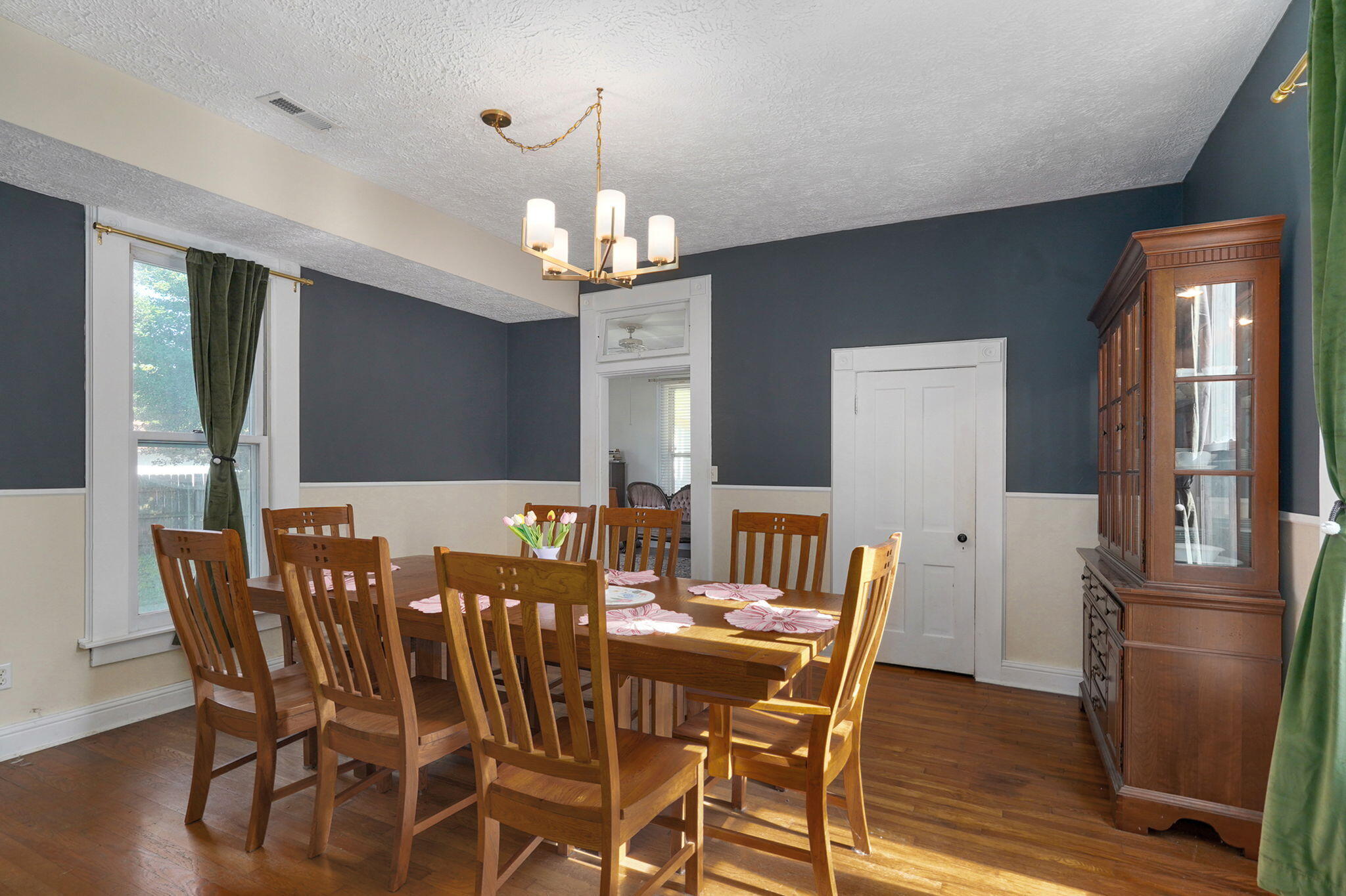 925 West Walnut Street Property Photo 15
