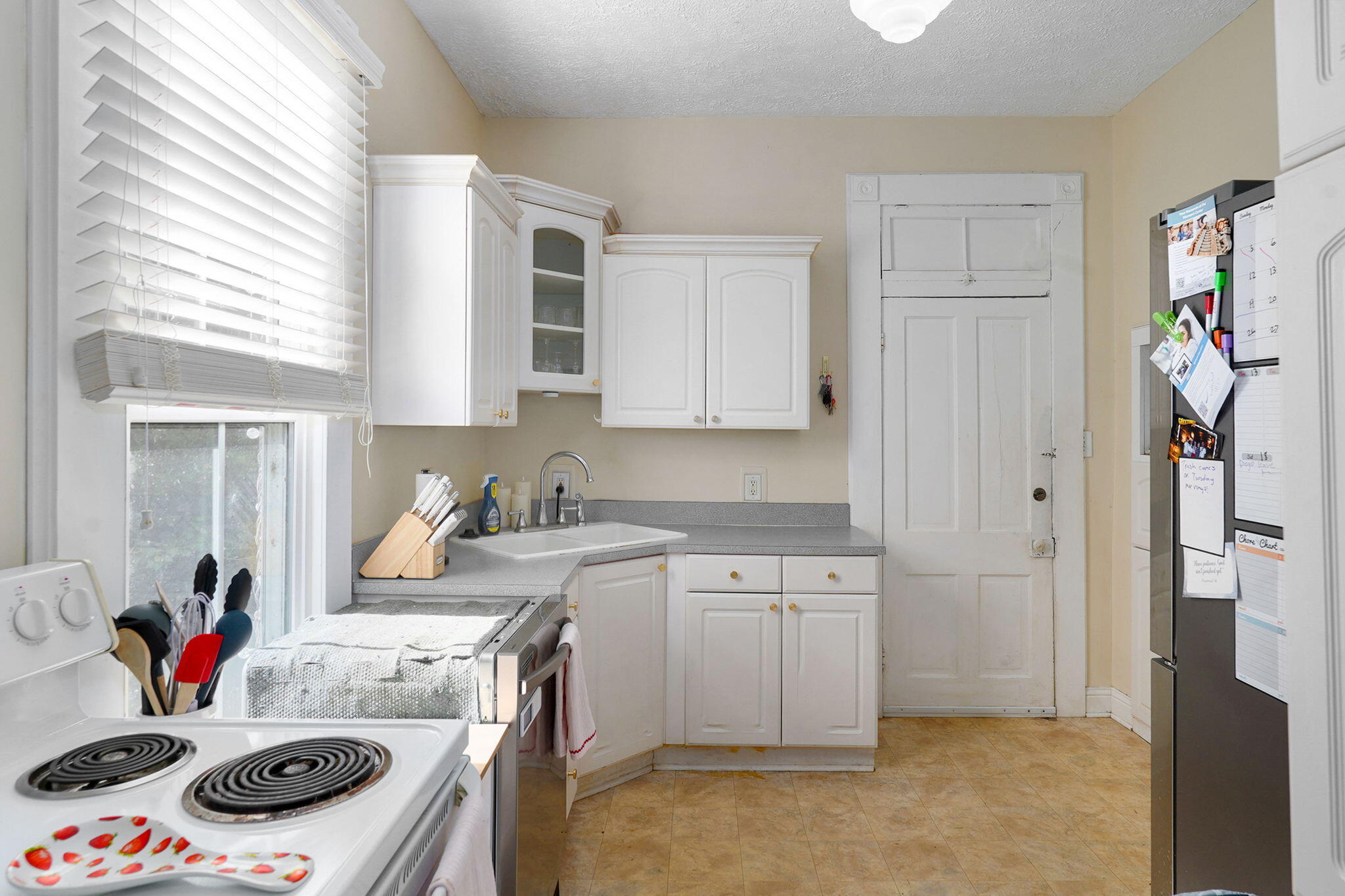 925 West Walnut Street Property Photo 17