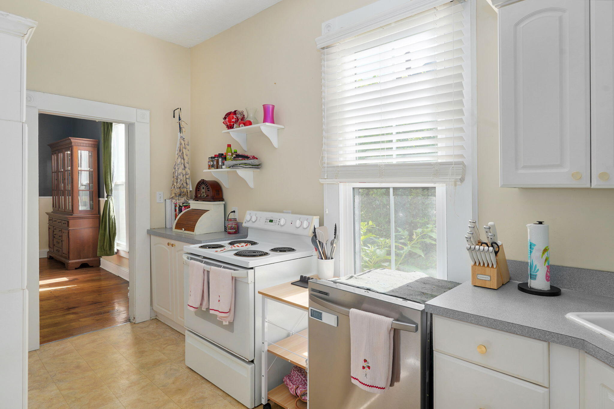 925 West Walnut Street Property Photo 18