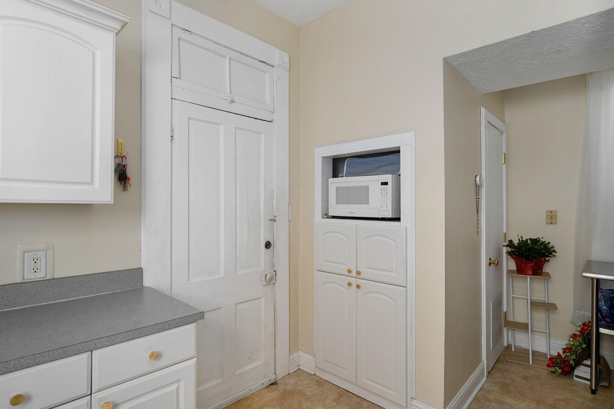 925 West Walnut Street Property Photo 20