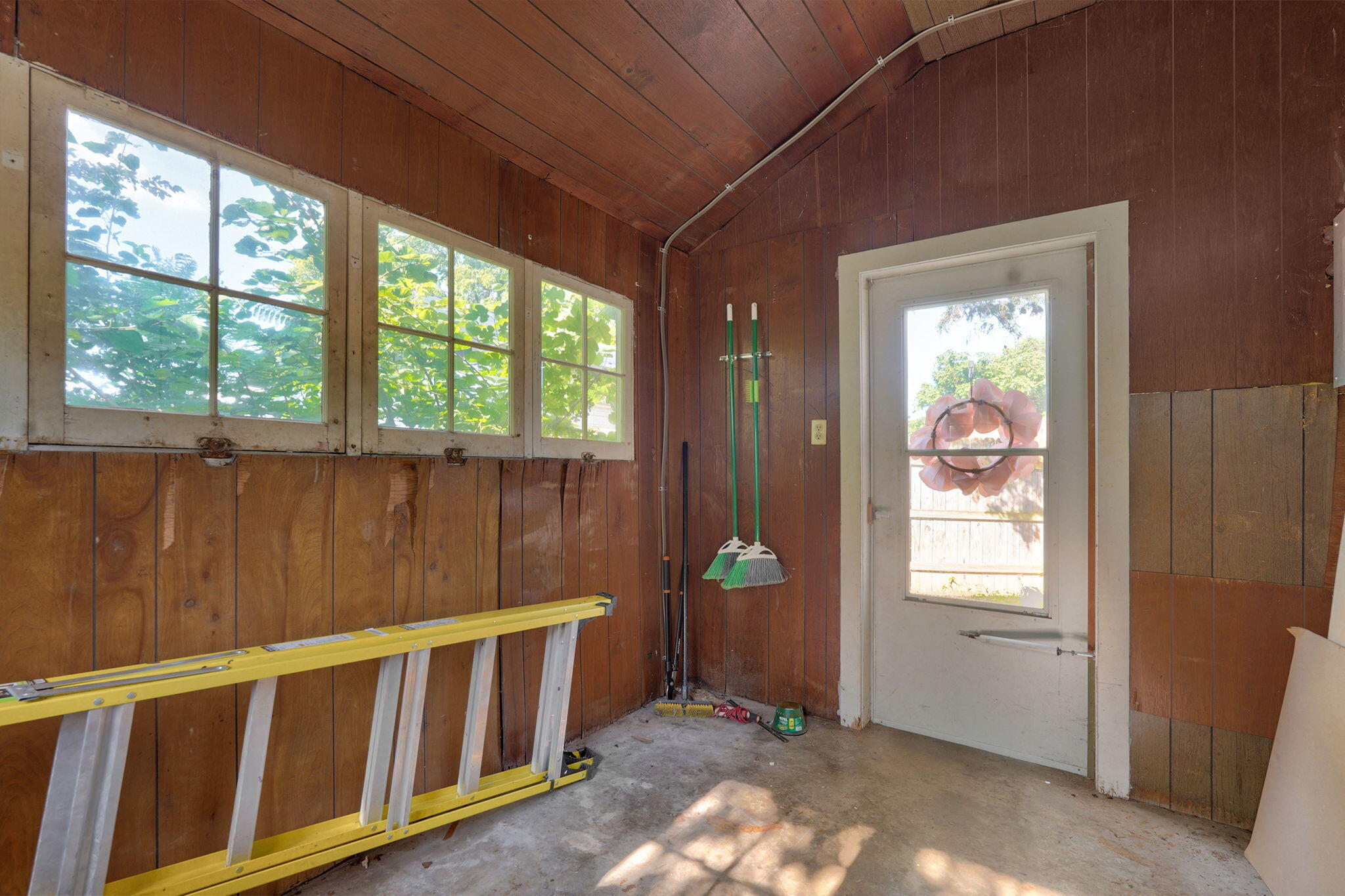 925 West Walnut Street Property Photo 32