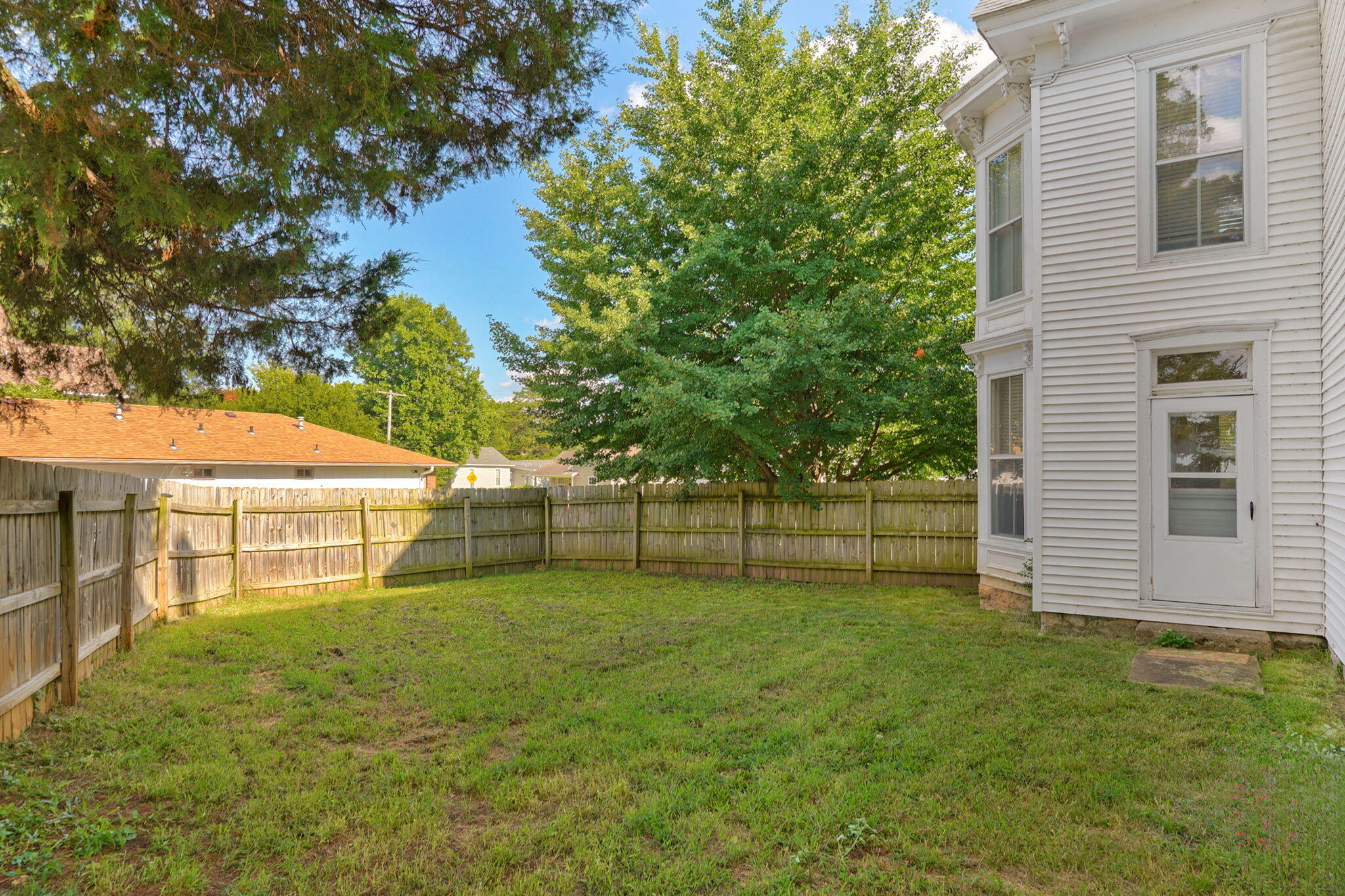 925 West Walnut Street Property Photo 33
