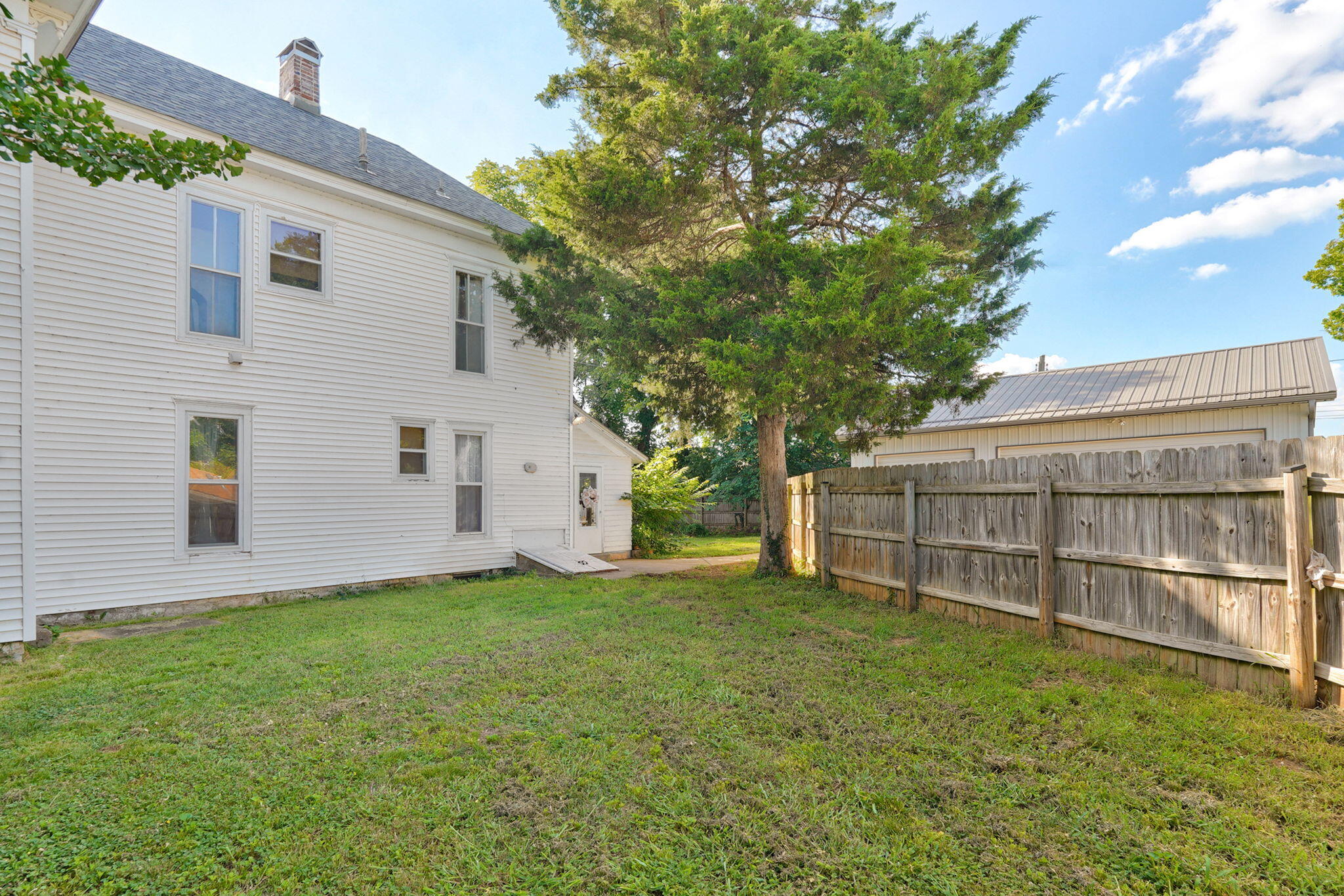 925 West Walnut Street Property Photo 35