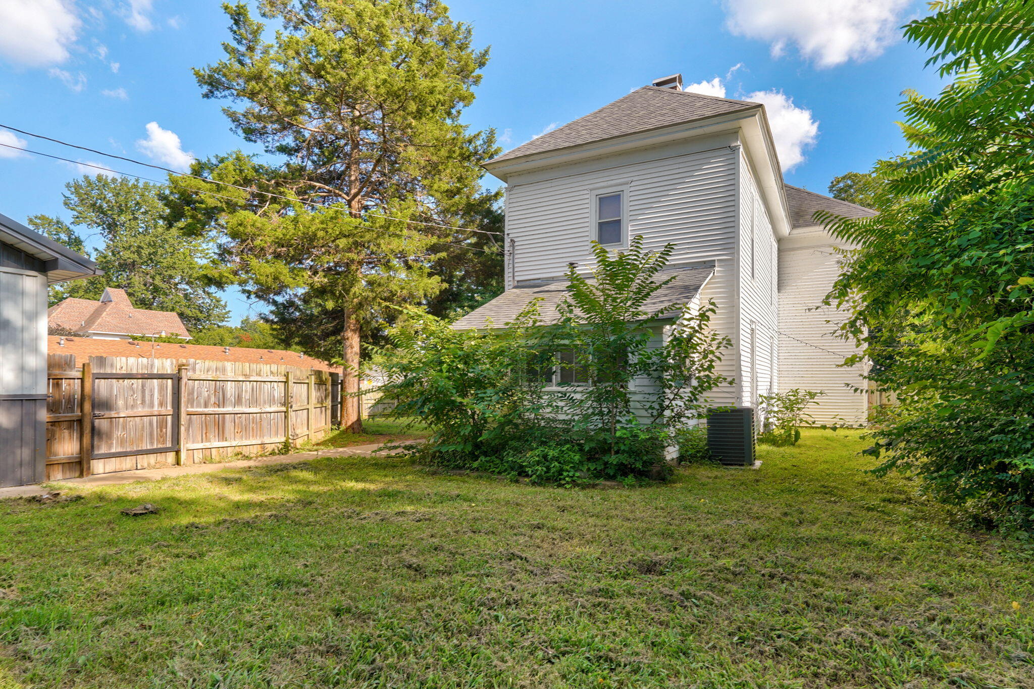 925 West Walnut Street Property Photo 38