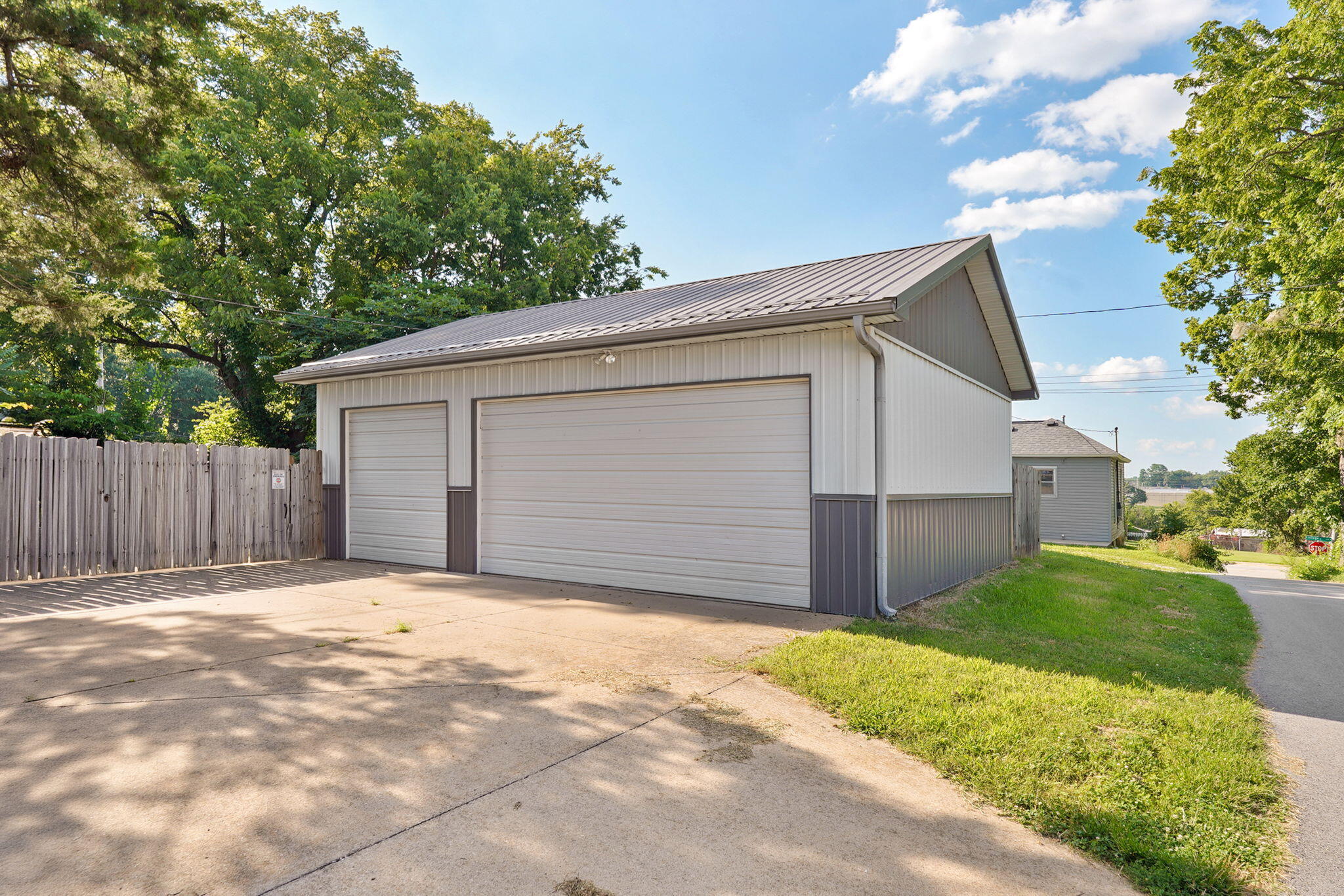 925 West Walnut Street Property Photo 40