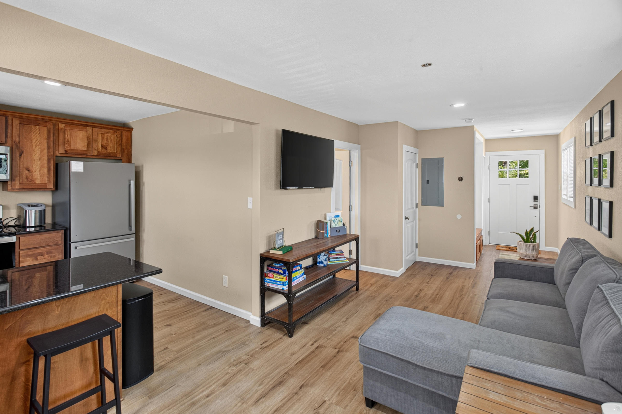 128 Lincoln Street Property Photo 5