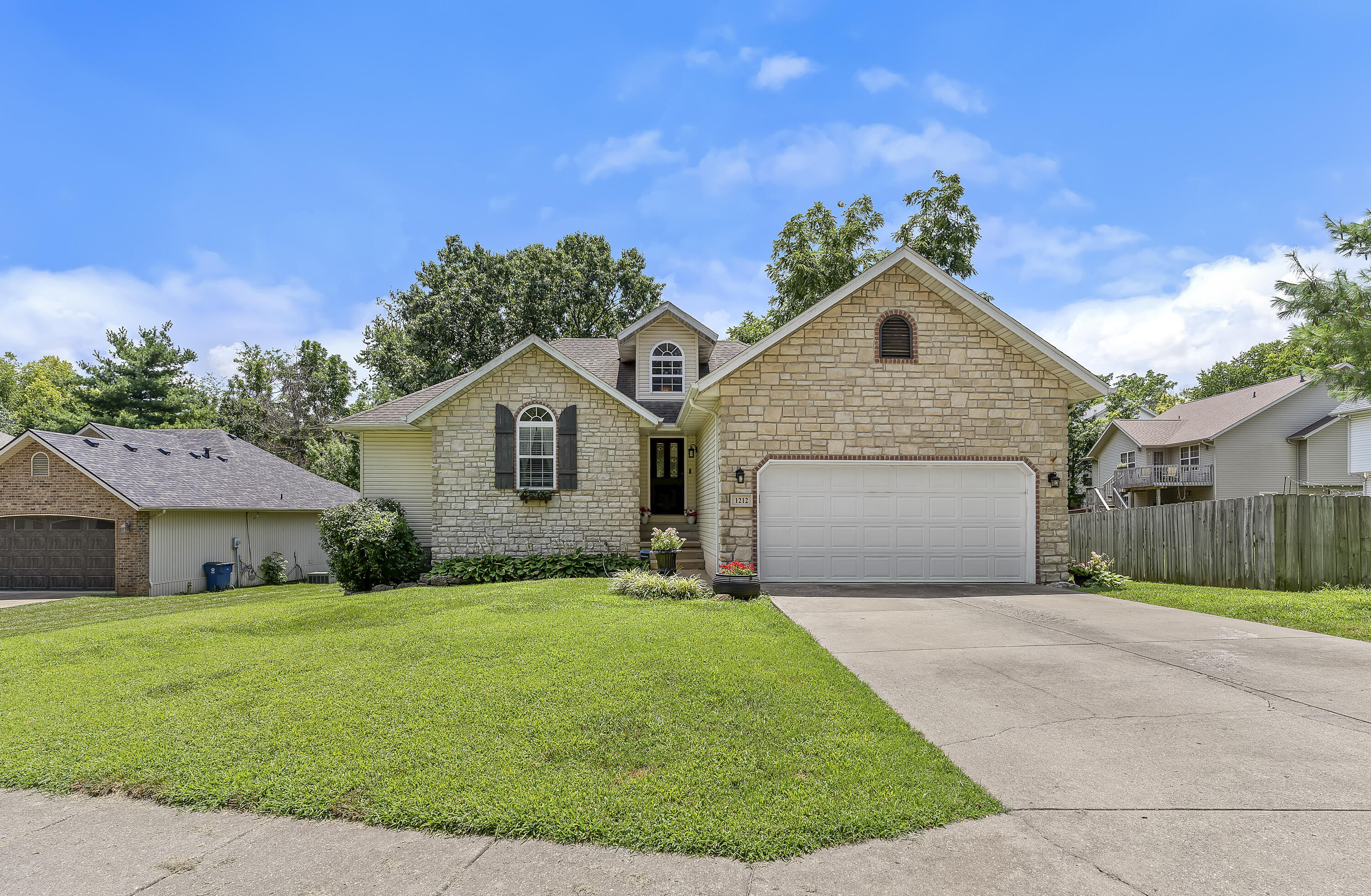 1212 West Merlin Drive Property Photo 1