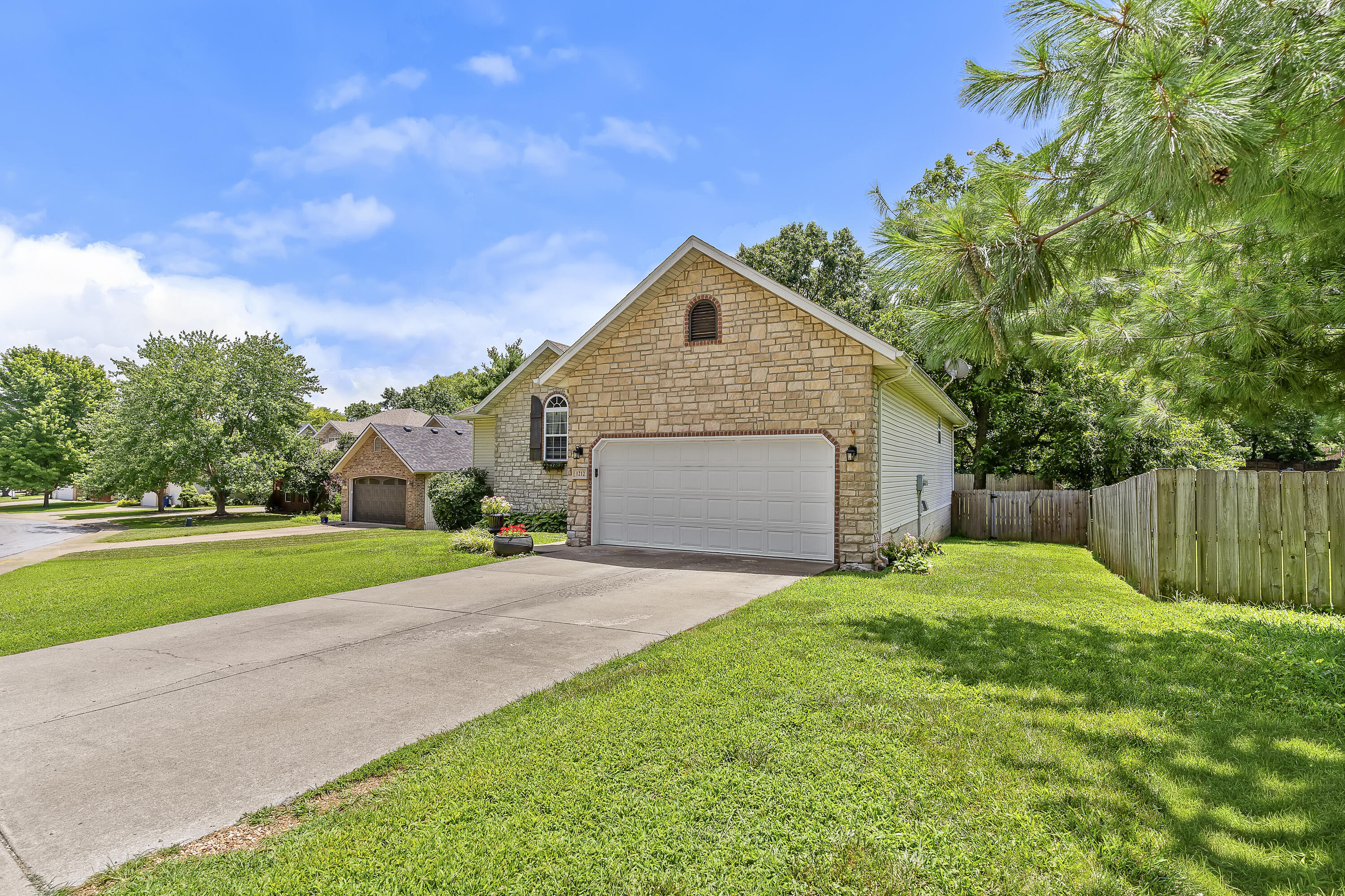1212 West Merlin Drive Property Photo 4