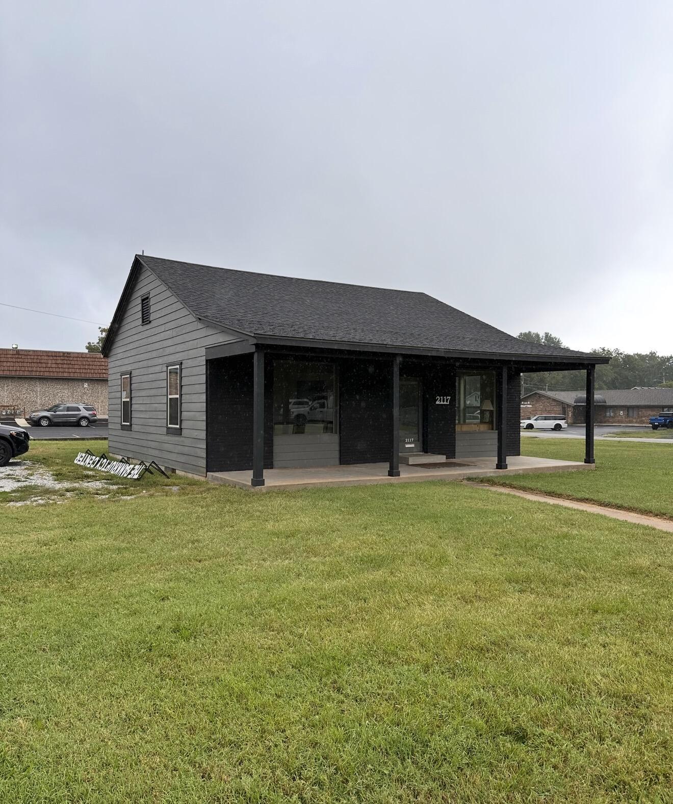 2117 South Stewart Avenue Property Photo 6