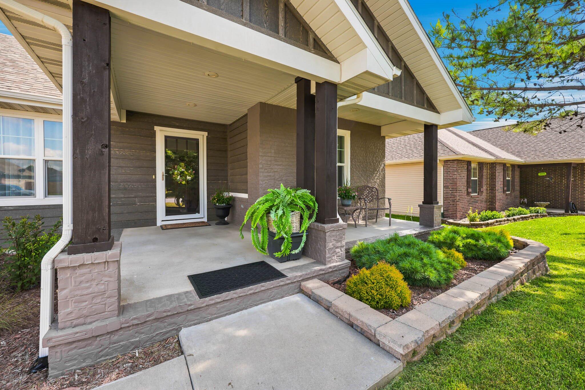 150 Lace Bark Avenue Property Photo 3