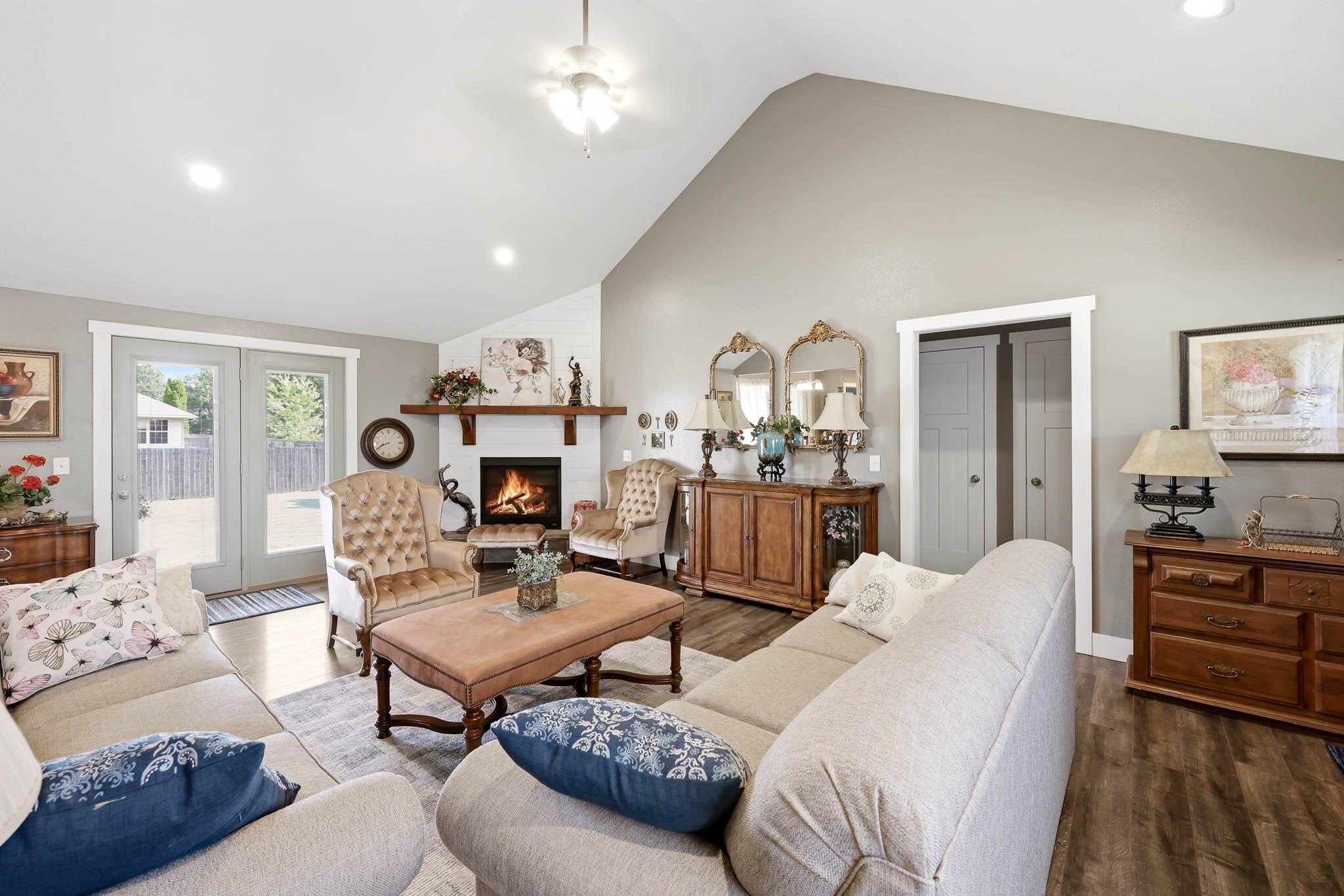 150 Lace Bark Avenue Property Photo 7