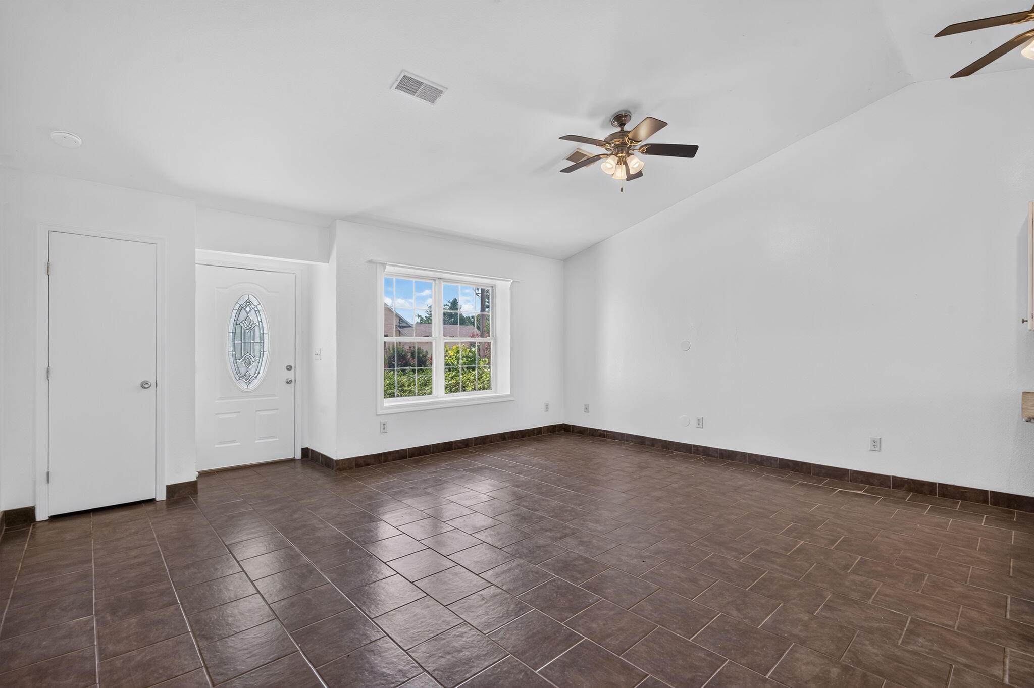 307 Spring Meadow Parkway Property Photo 3