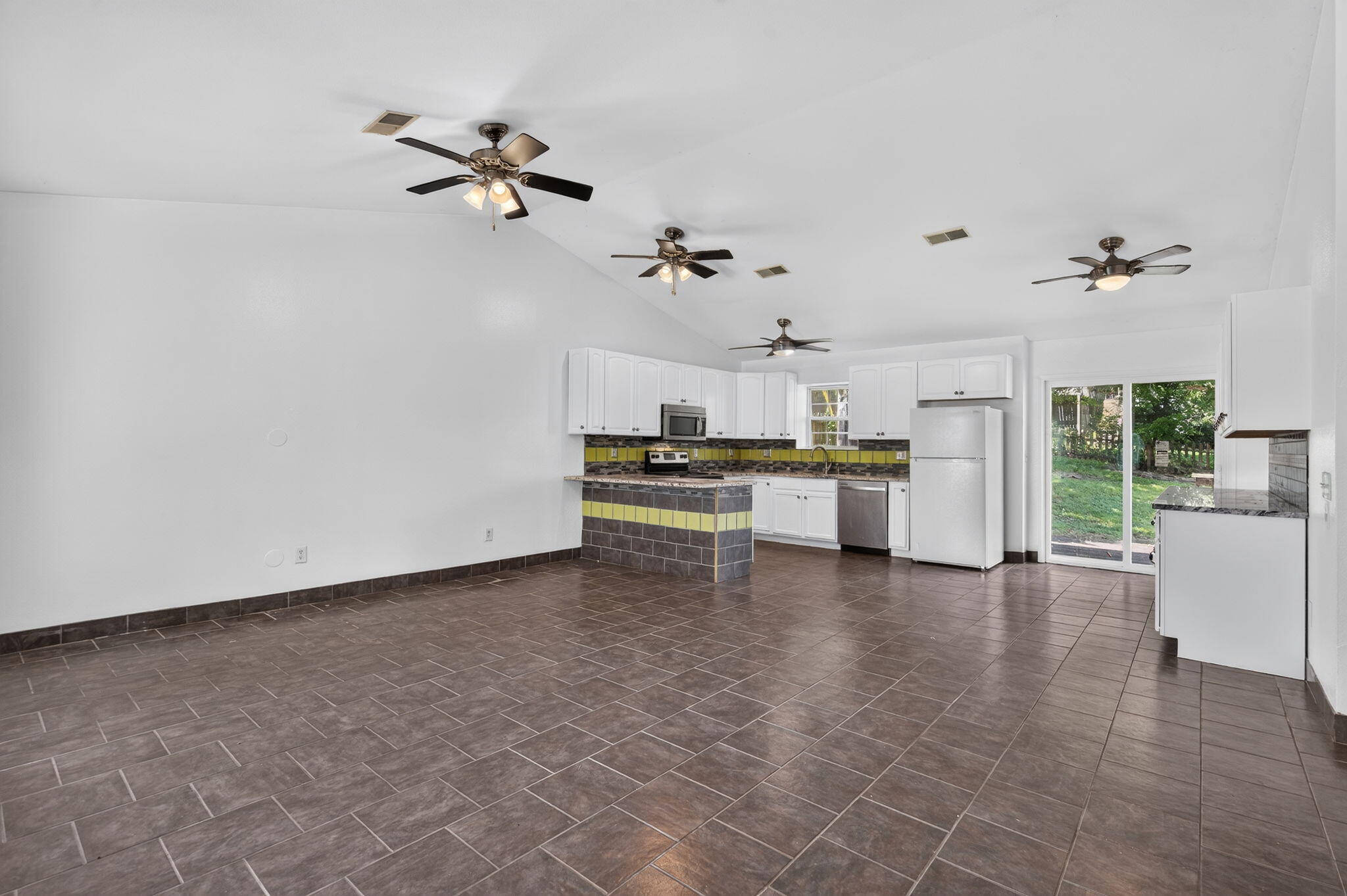 307 Spring Meadow Parkway Property Photo 4