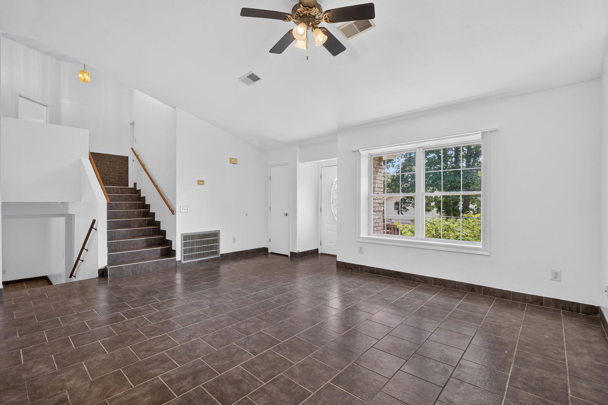 307 Spring Meadow Parkway Property Photo 5
