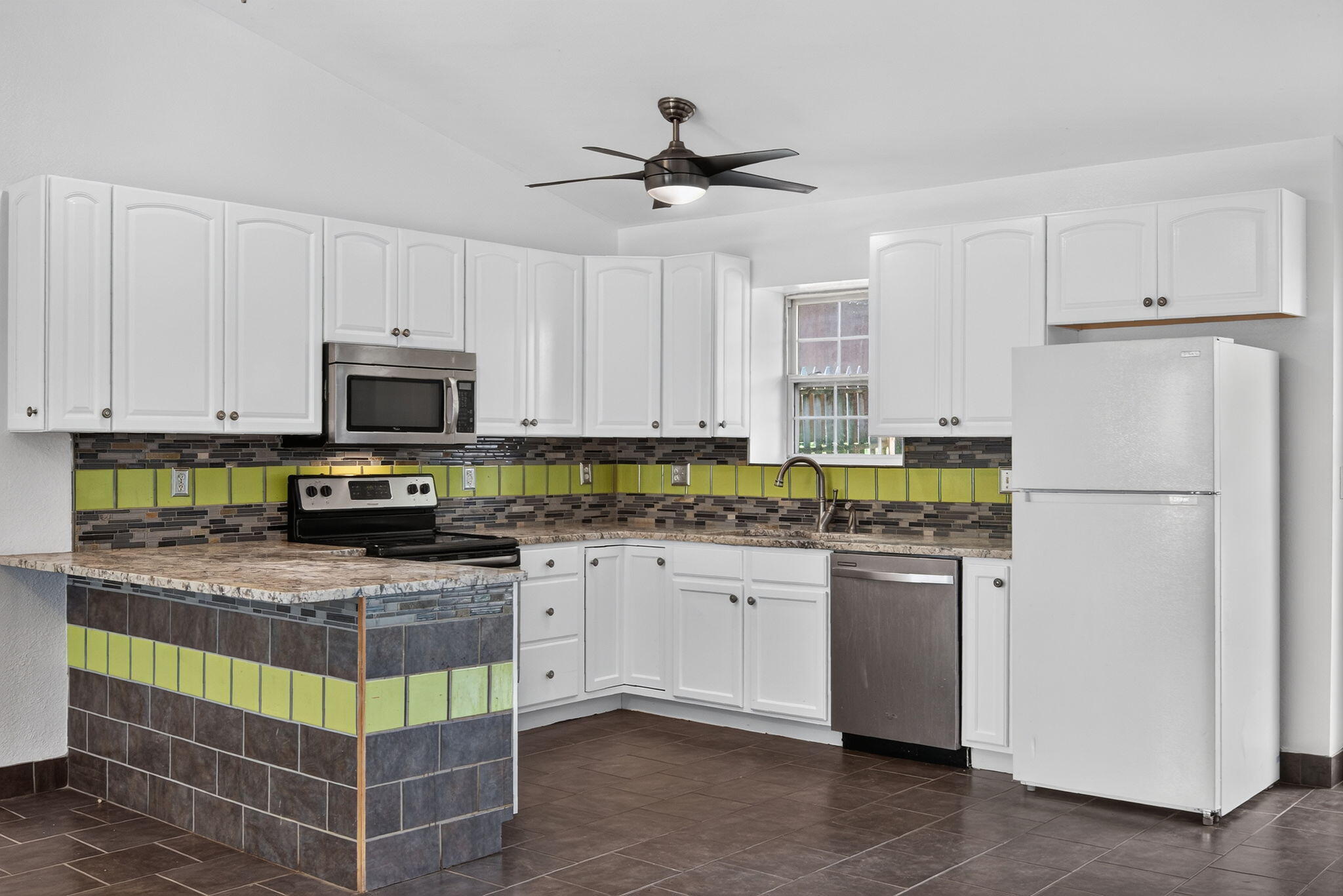 307 Spring Meadow Parkway Property Photo 7