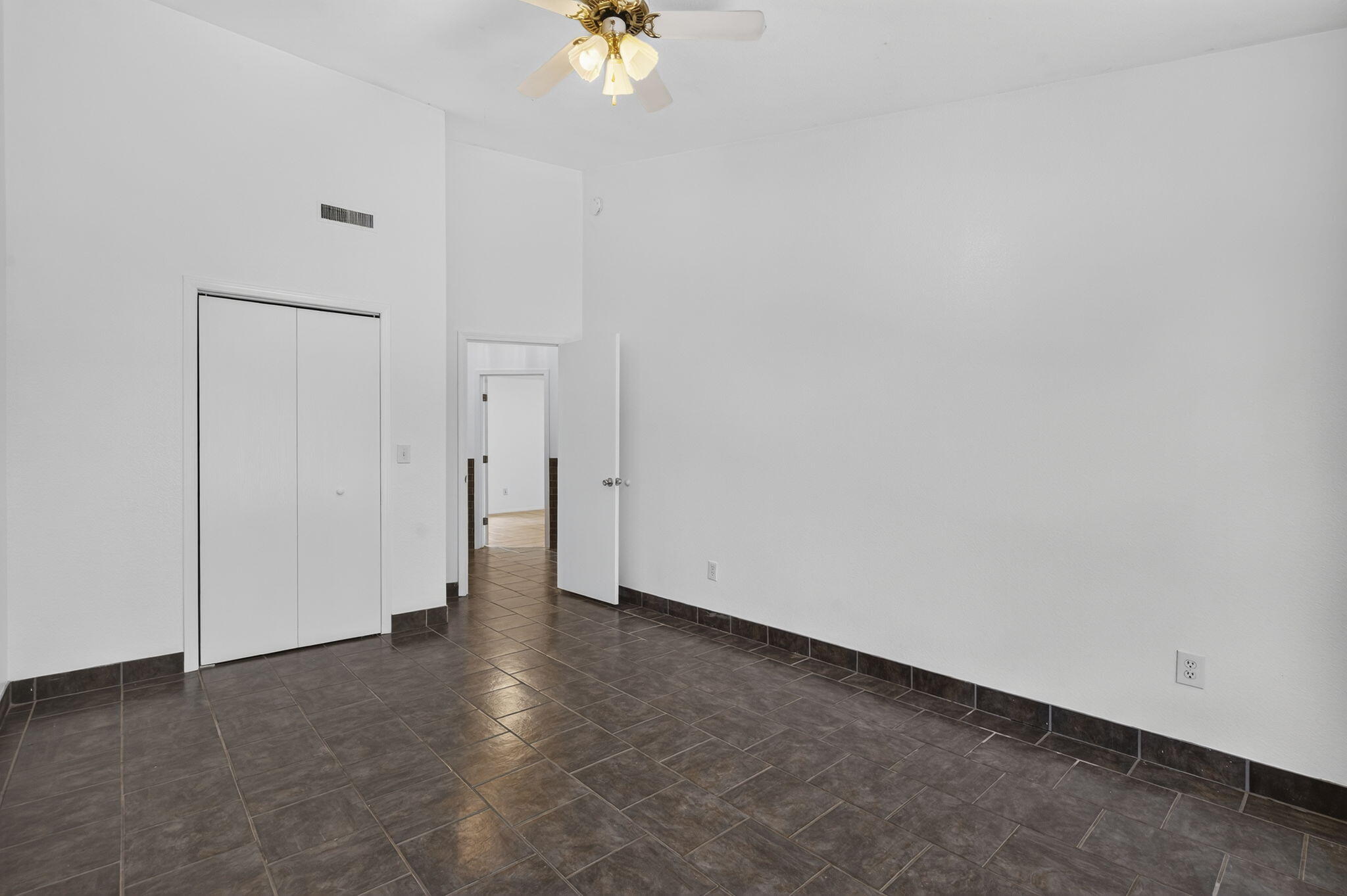 307 Spring Meadow Parkway Property Photo 13