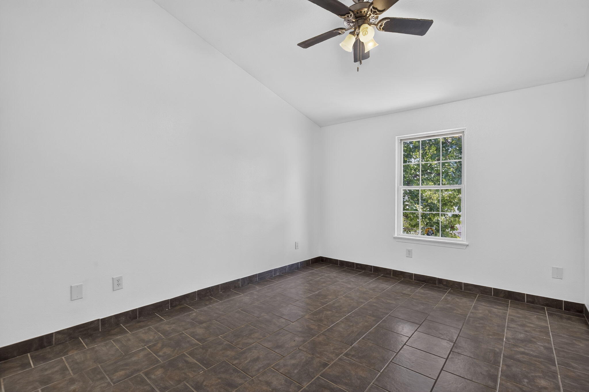 307 Spring Meadow Parkway Property Photo 15