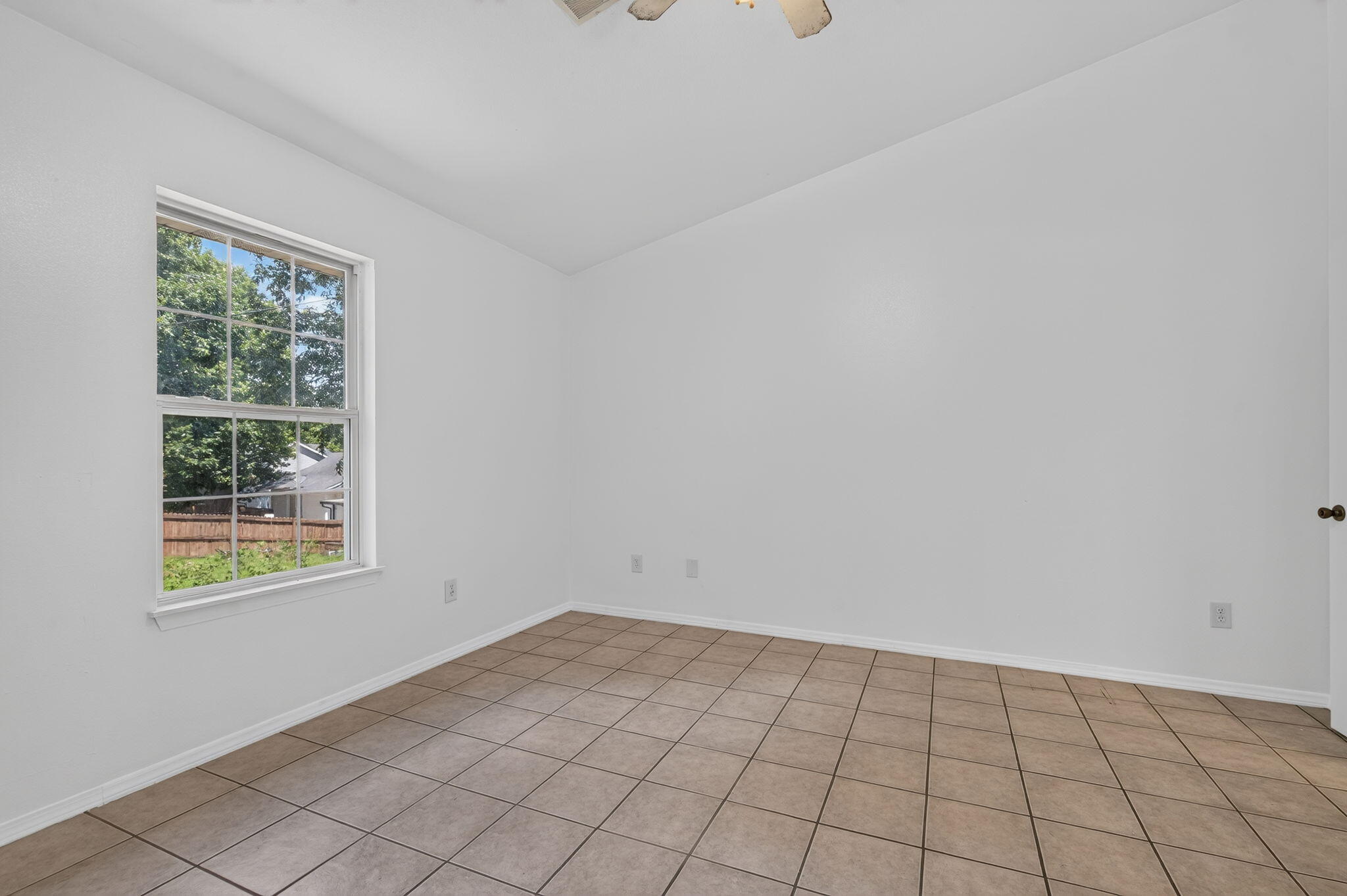 307 Spring Meadow Parkway Property Photo 16